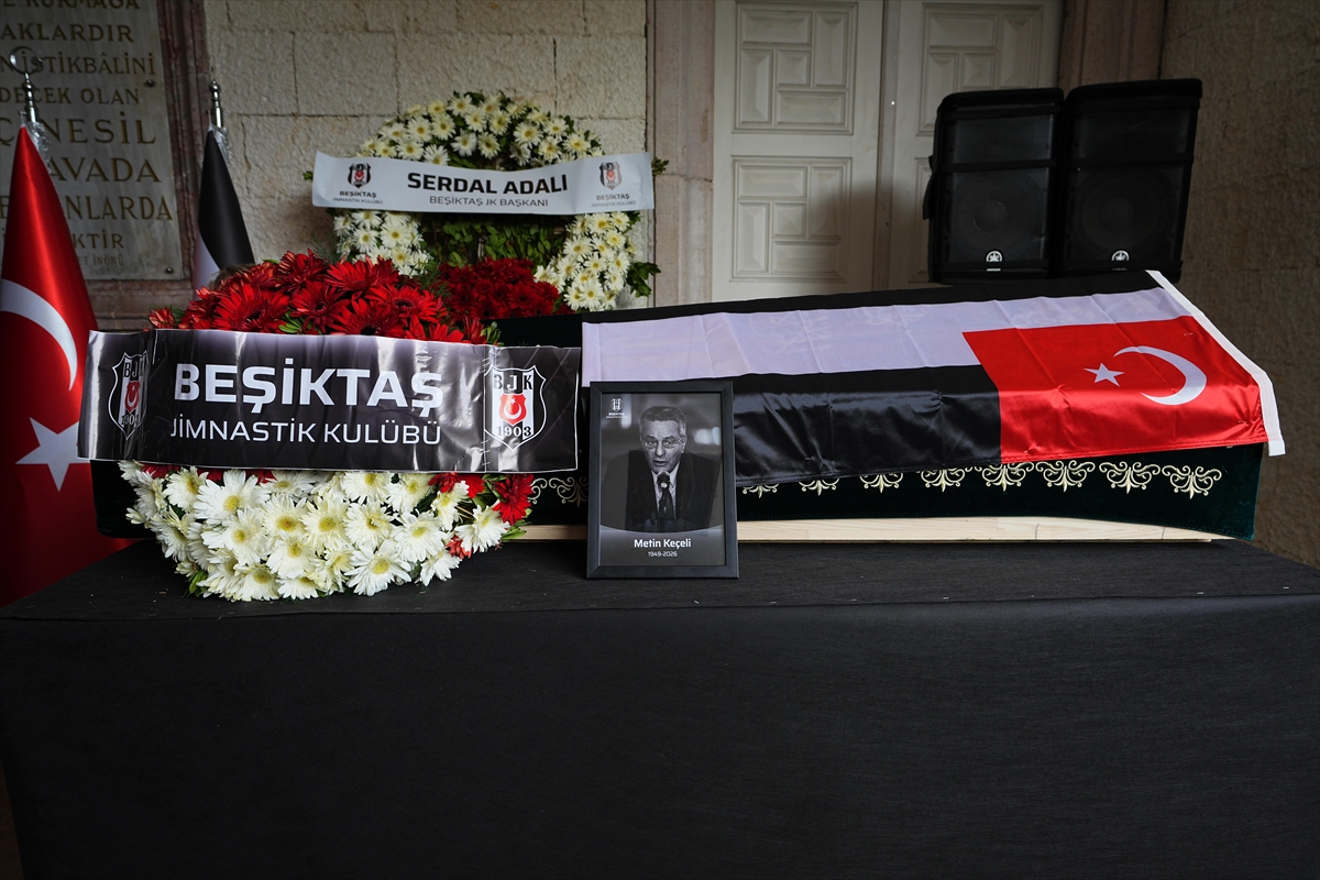 Beşiktaş'ın eski yöneticisi Metin Keçeli son yolculuğuna uğurlandı