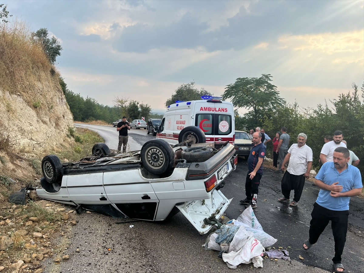 Osmaniye Kadirli'de kaza: Otomobil devrildi, 2 yaralı