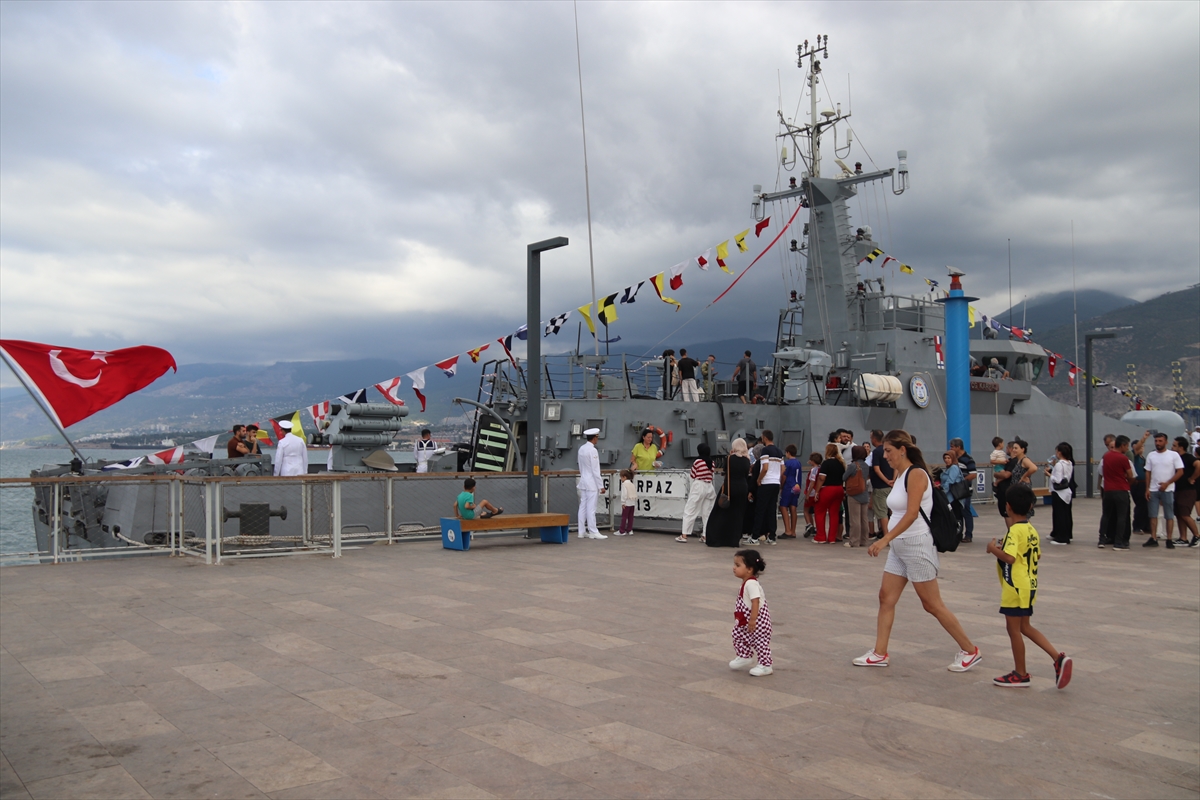 Deniz Kuvvetleri Günü: TCG Karpaz İskenderun'da halkla buluştu