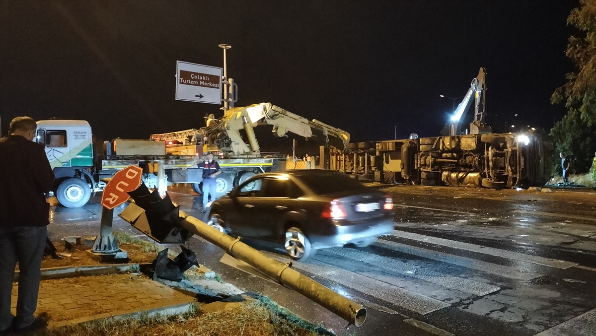 Antalya Manavgat'ta tır kazası: 2 kişi yaşamını yitirdi