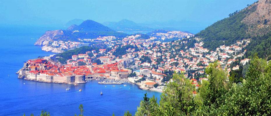 Orta Çağ dokusuyla büyülüyor, nüfusunun 30 katından fazla turisti çekiyor