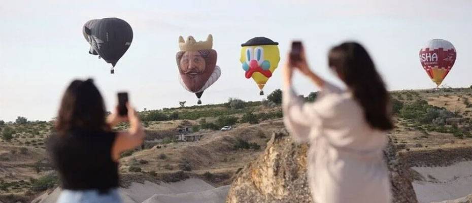 Kapadokya Balon Festivali 30 figürlü balonla başladı