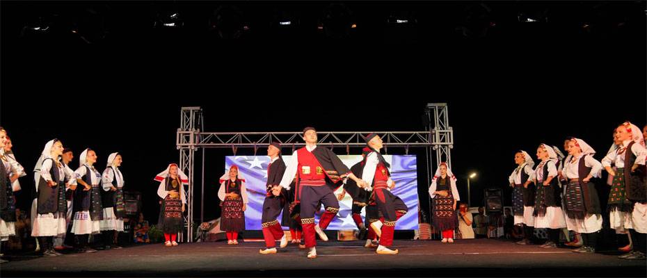 Ayvalık'ta 750 dansçı uluslararası halk oyunları festivalinde buluştu
