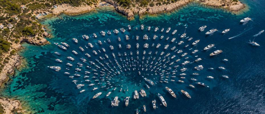 Satellitenbild zeigt dichten Yachtandrang vor Ibiza