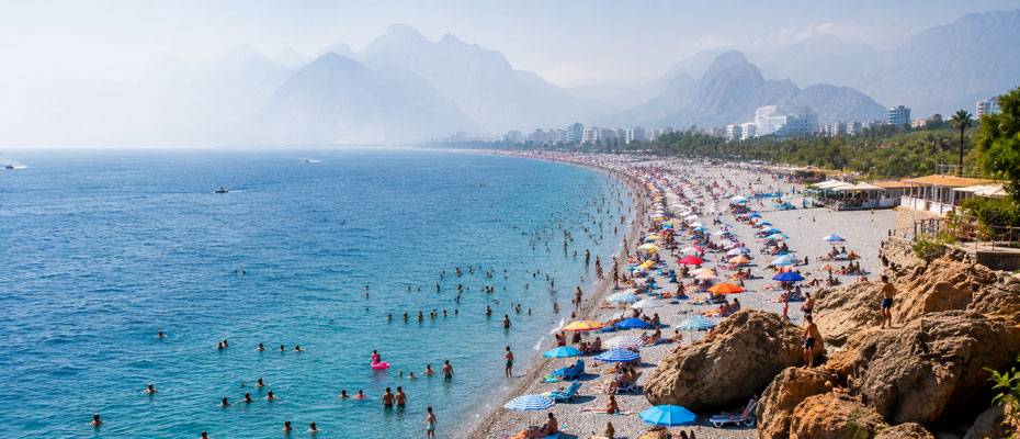Antalya'da %86 Nem Sahilleri Doldurdu