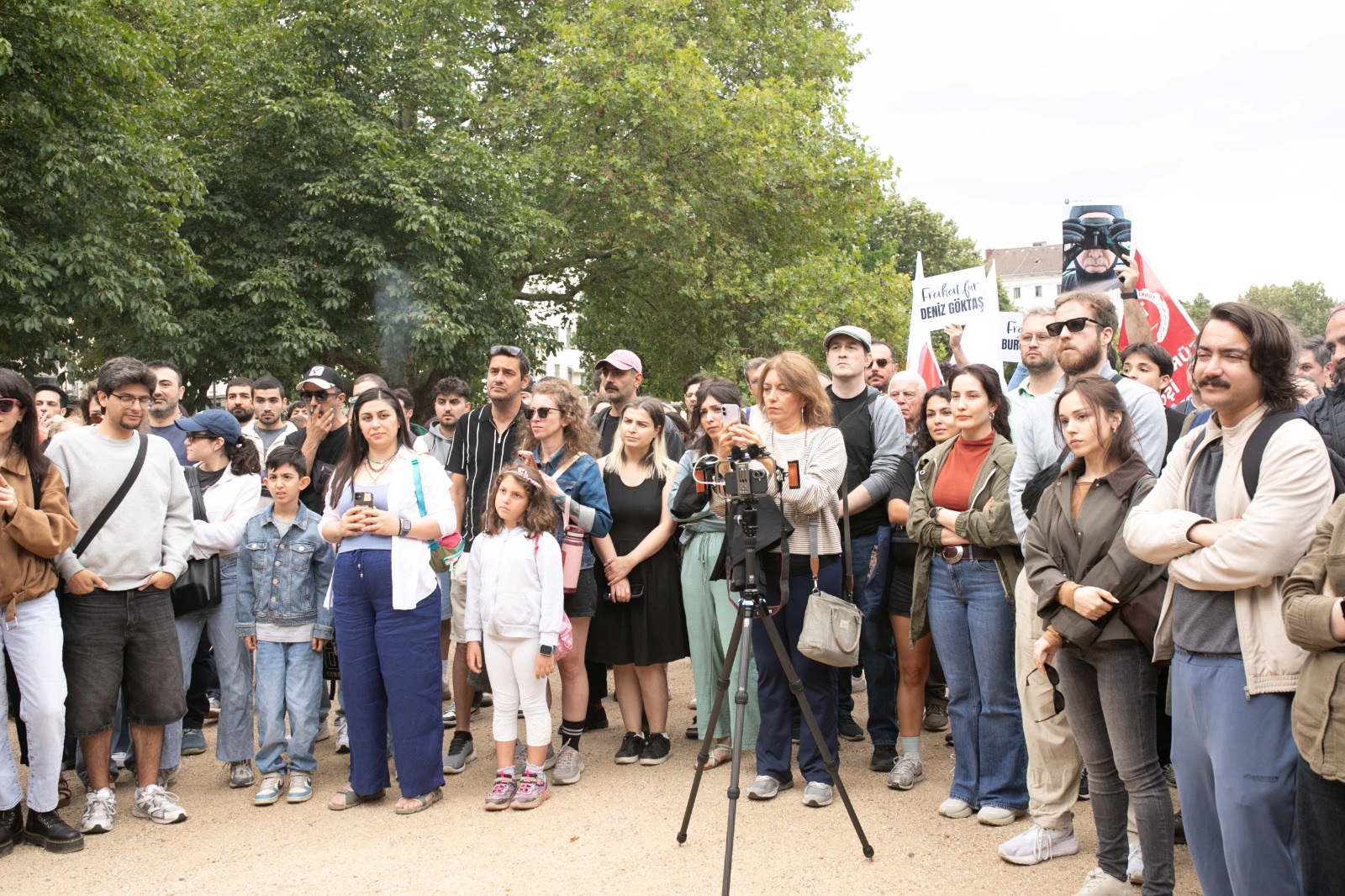 Massive Support for Deniz Göktaş in Berlin: Hundreds Gather at Oranienplatz