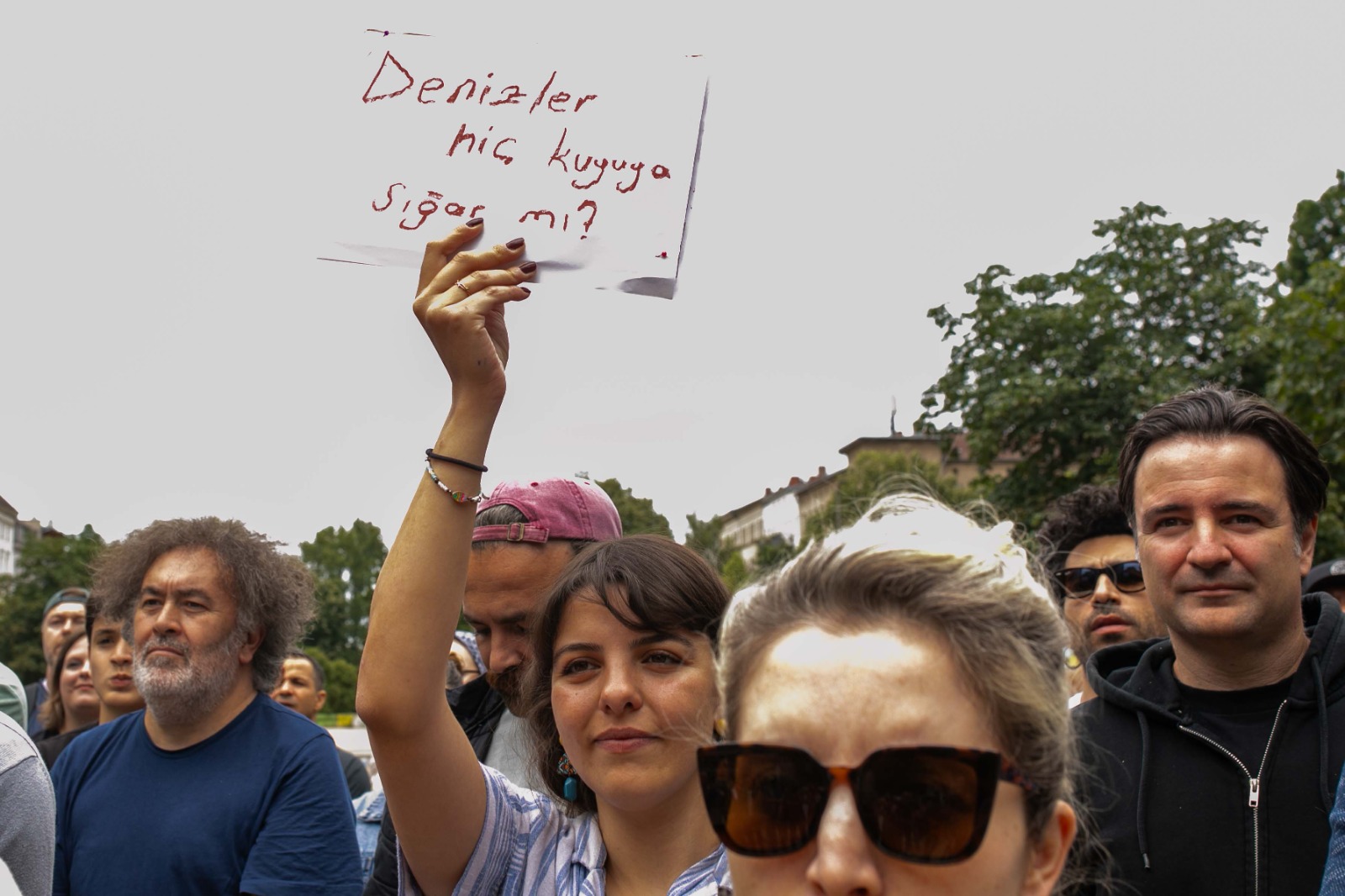 Massive Support for Deniz Göktaş in Berlin: Hundreds Gather at Oranienplatz