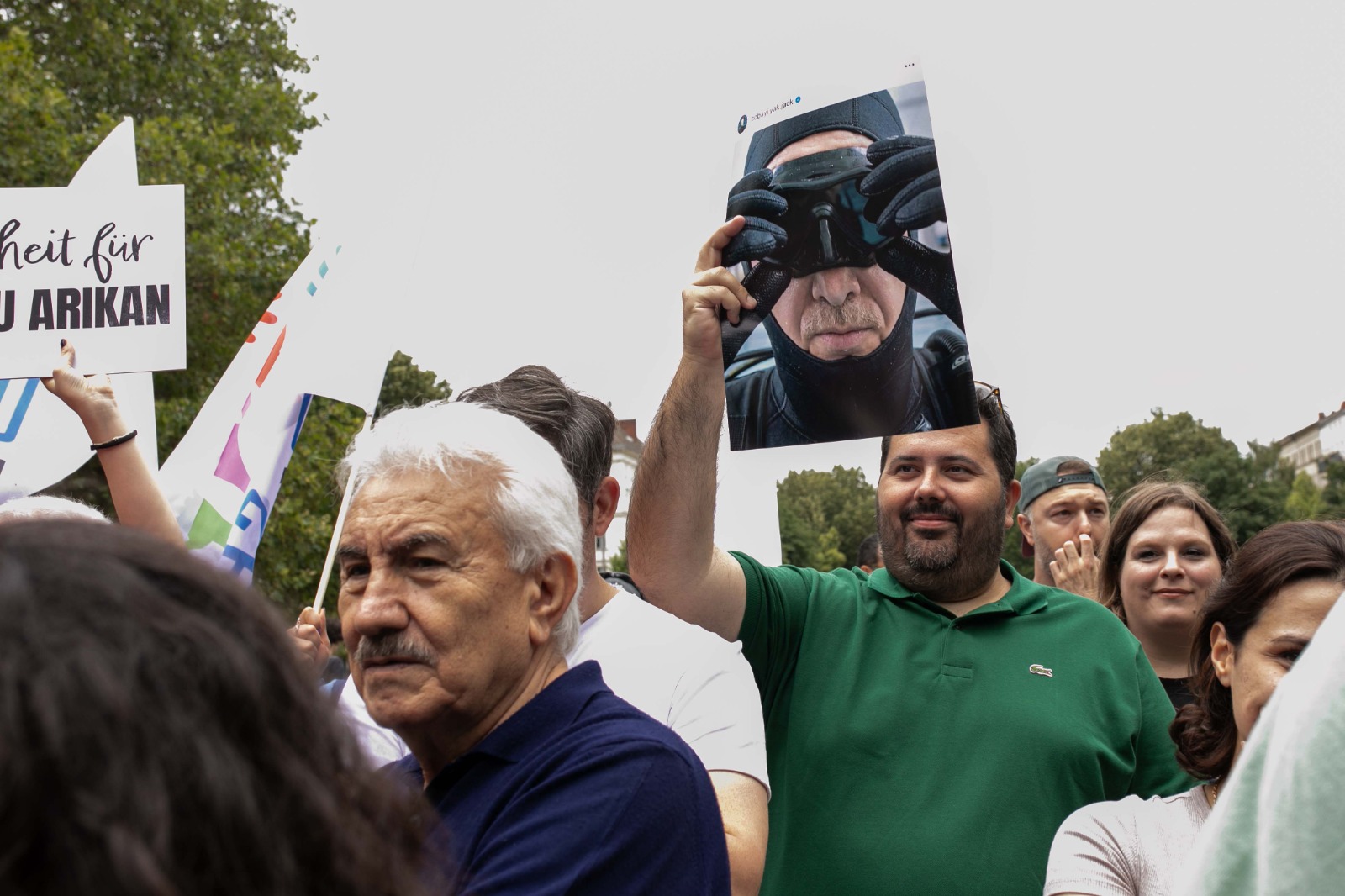 Massive Support for Deniz Göktaş in Berlin: Hundreds Gather at Oranienplatz