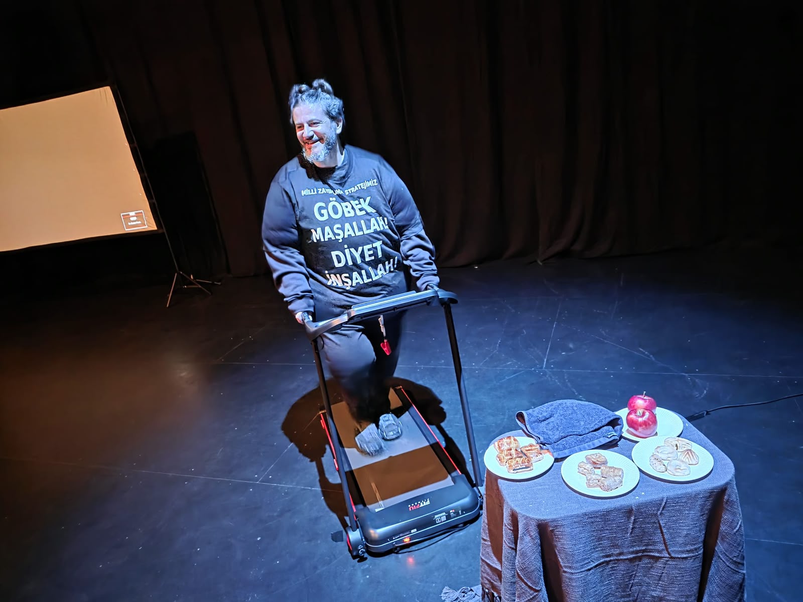 Binfikir Theater: Saisonabschluss mit Mehmet Avcu