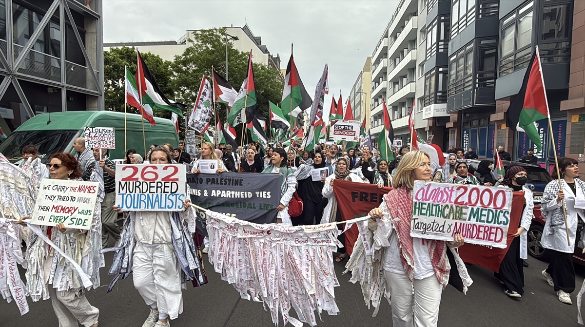 Berlin'de Filistin'e destek gösterisi