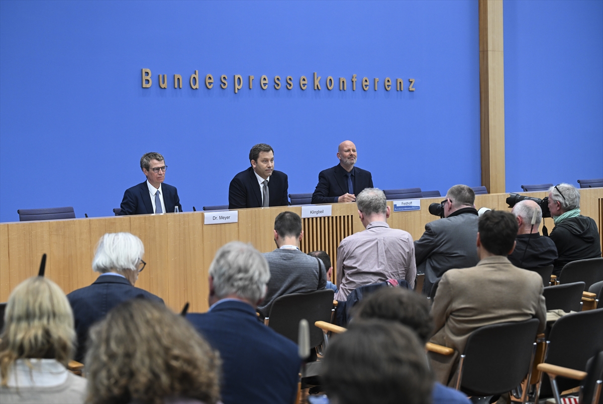Germany's 2027 Budget: €203 Billion in New Debt