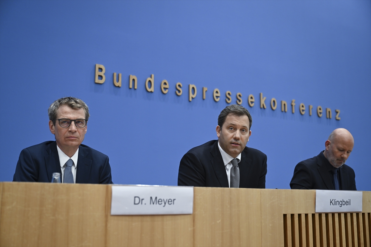 Germany's 2027 Budget: €203 Billion in New Debt