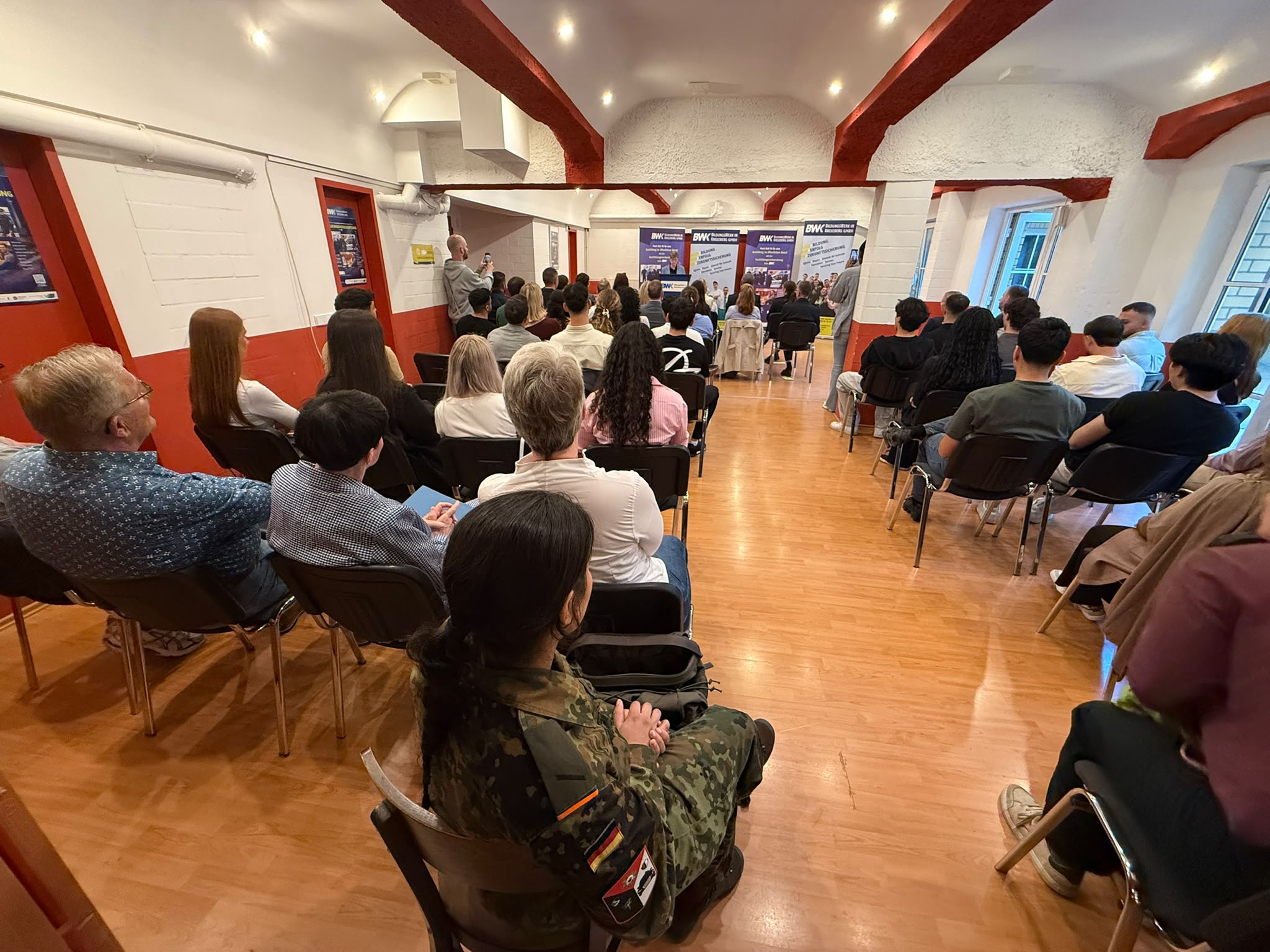 Youth Prepared for Public Service in Berlin Receive Certificates
