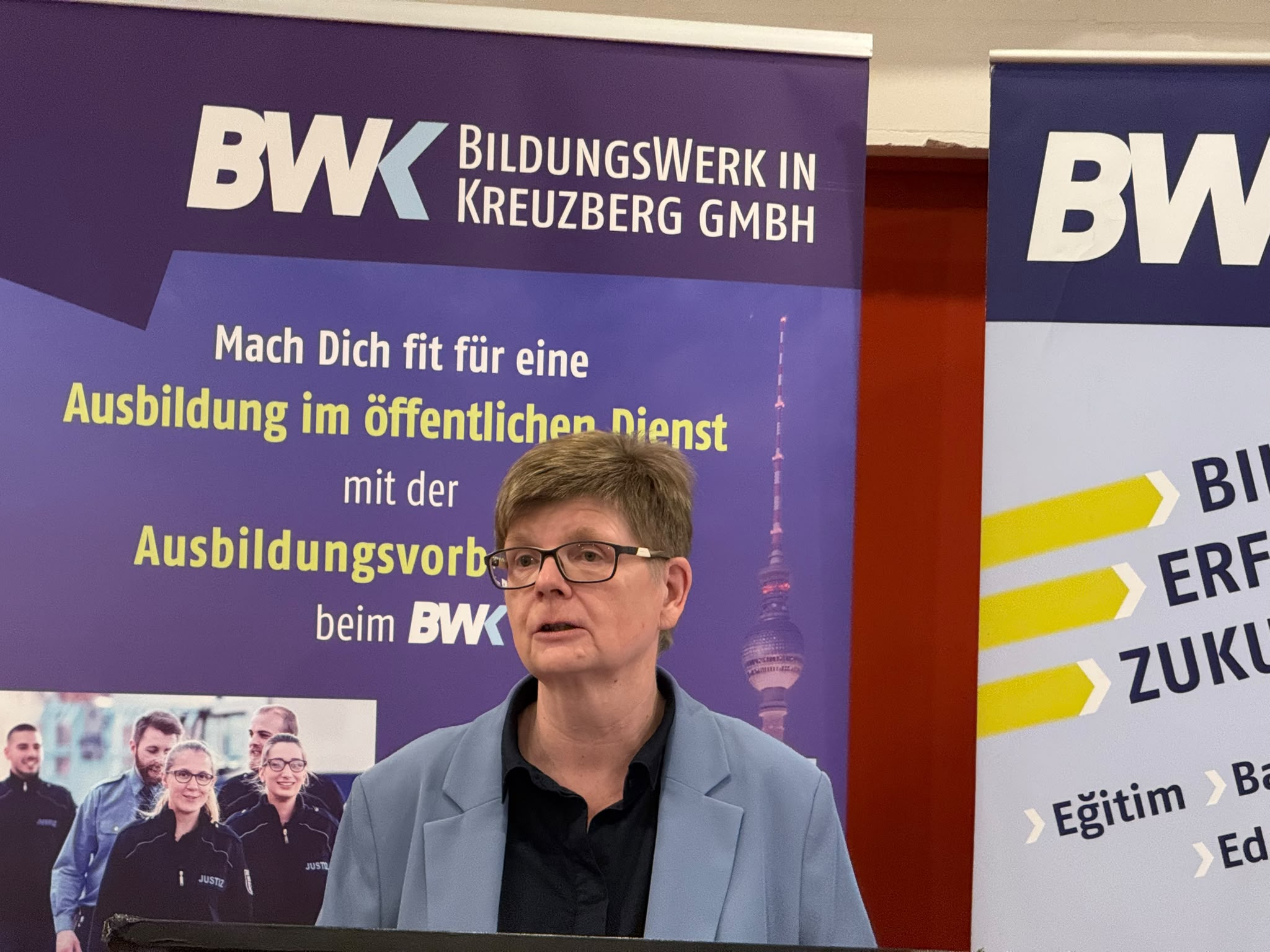 Youth Prepared for Public Service in Berlin Receive Certificates