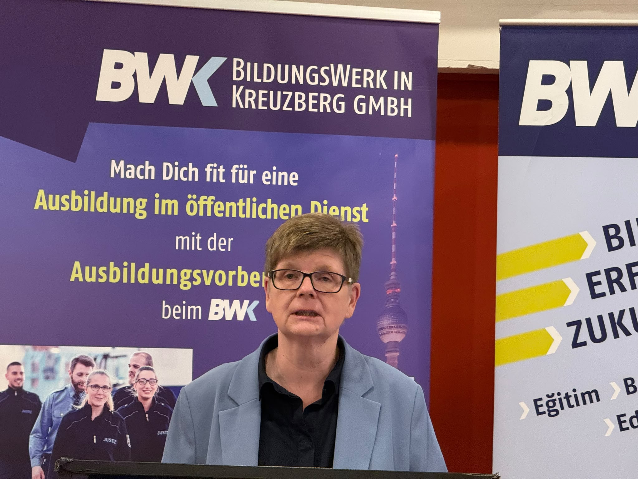 Youth Prepared for Public Service in Berlin Receive Certificates