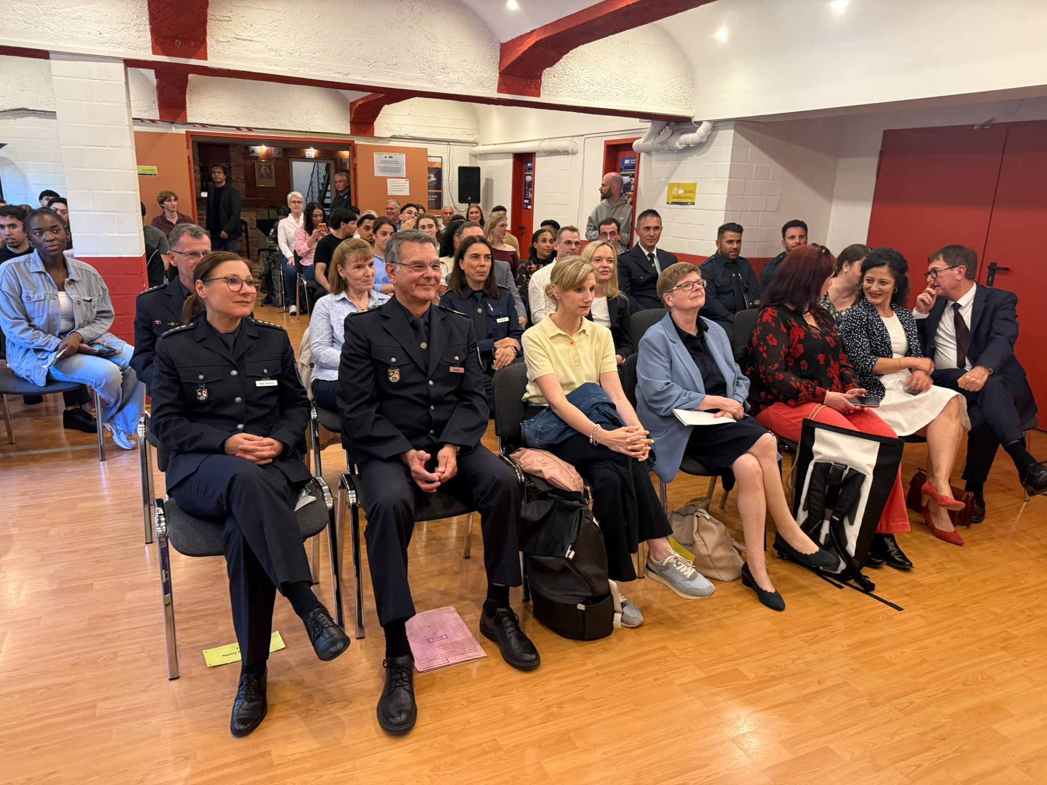 Youth Prepared for Public Service in Berlin Receive Certificates