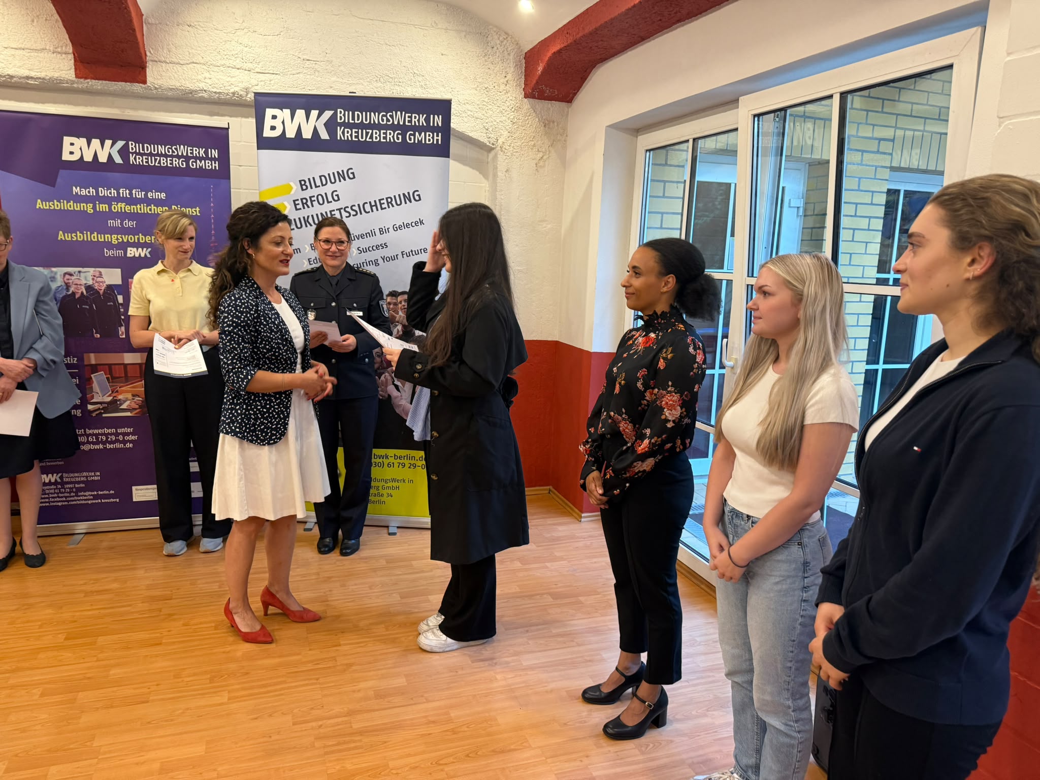 Youth Prepared for Public Service in Berlin Receive Certificates