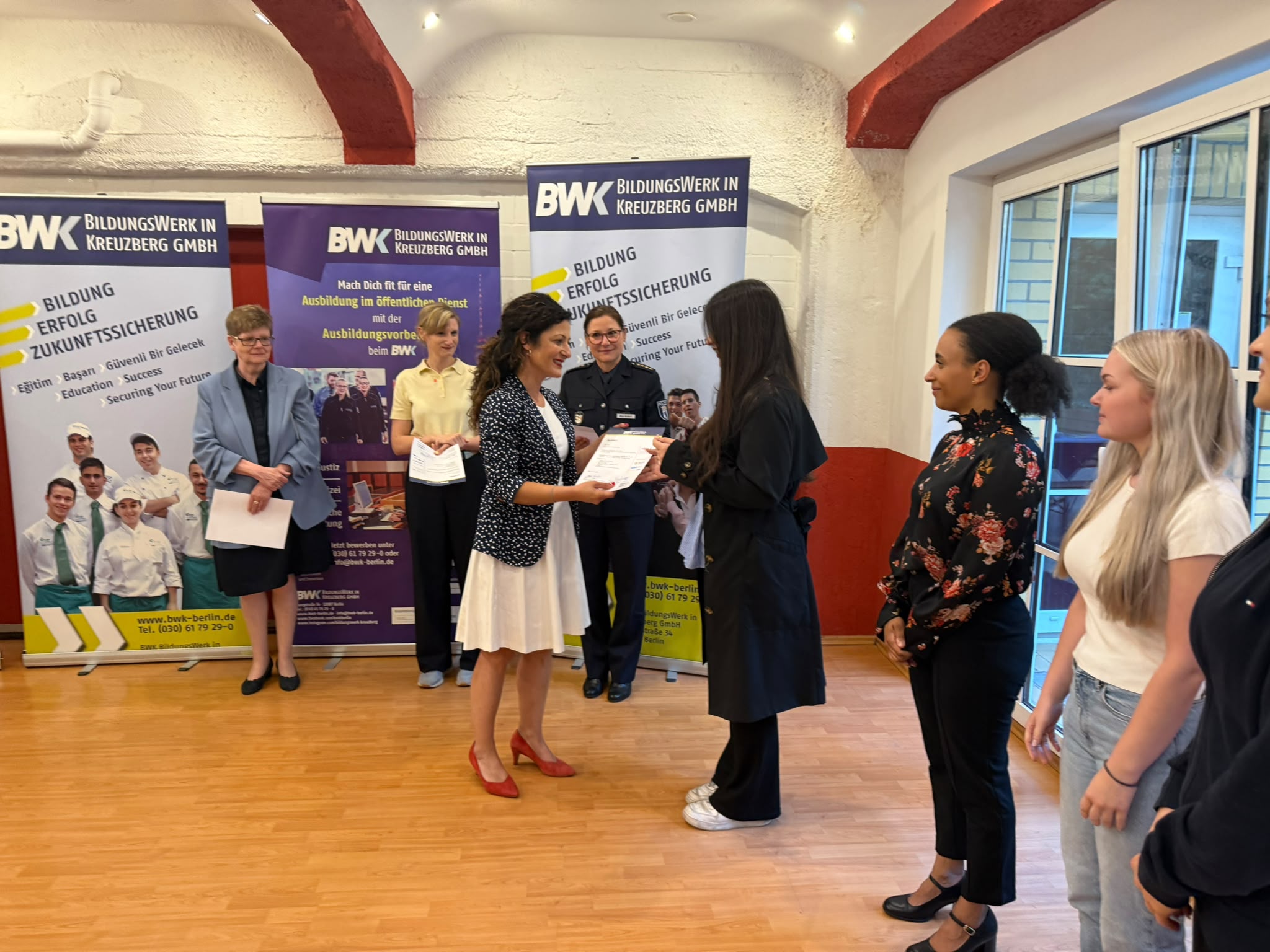 Youth Prepared for Public Service in Berlin Receive Certificates