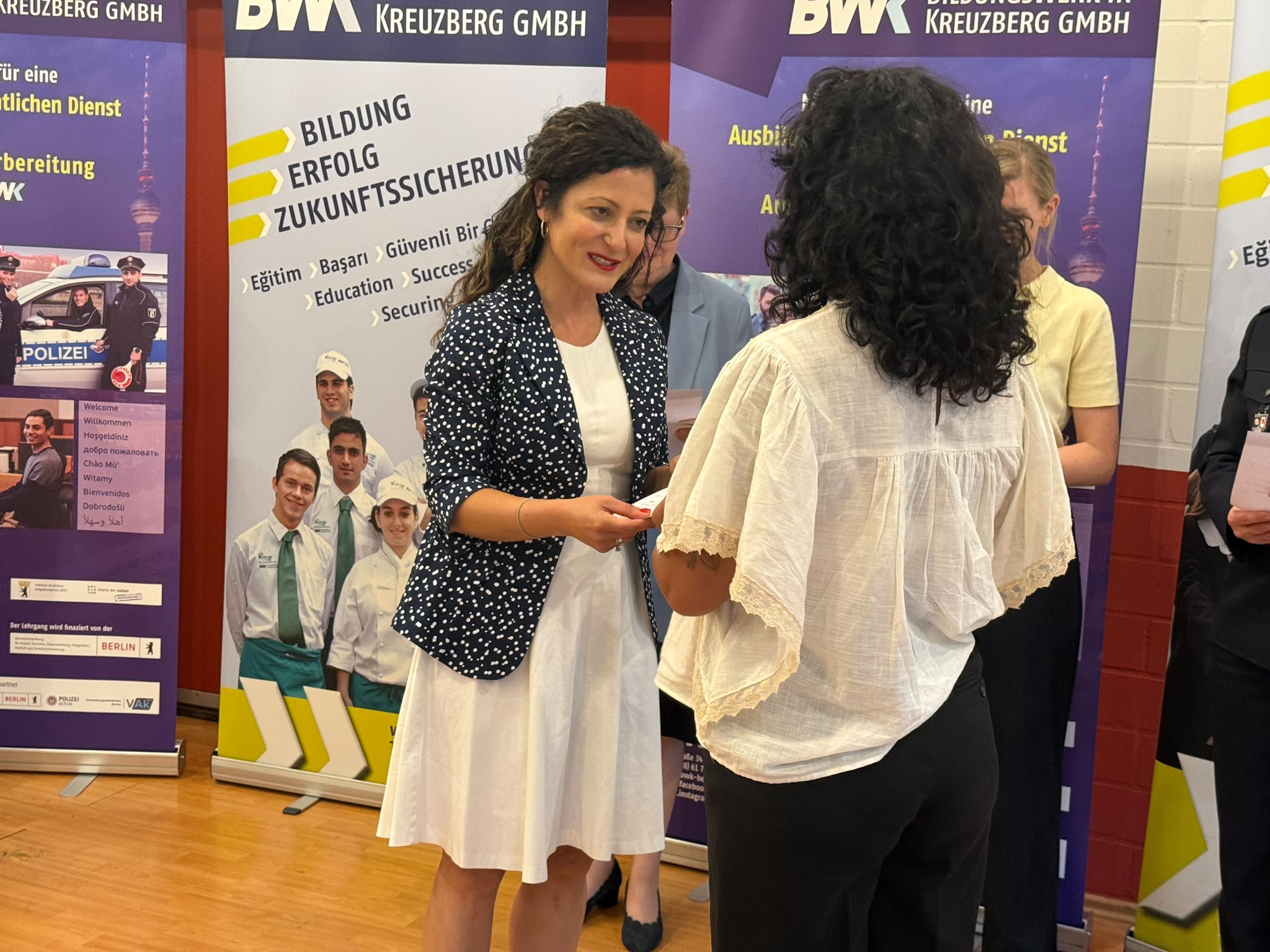 Youth Prepared for Public Service in Berlin Receive Certificates