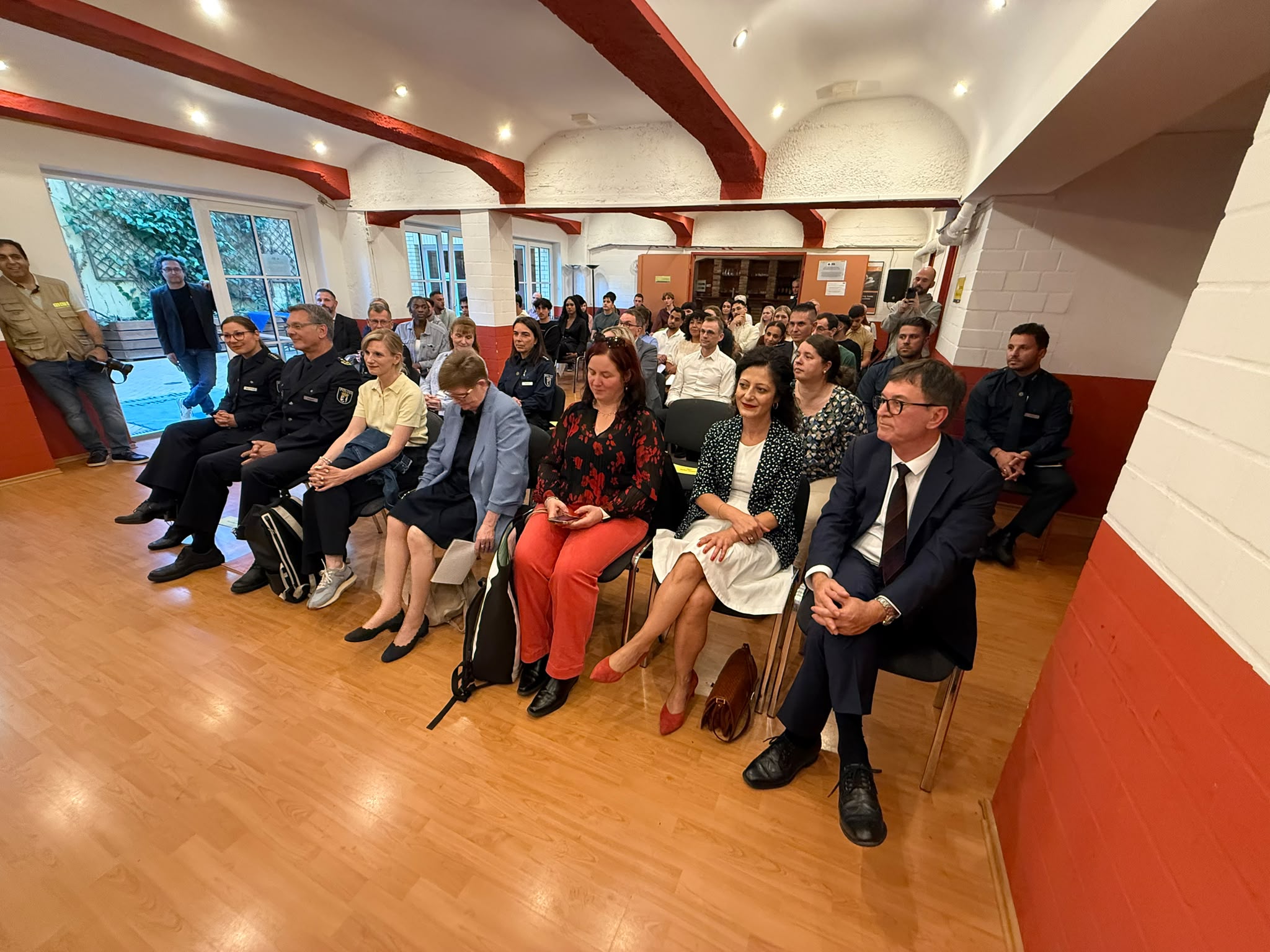 Youth Prepared for Public Service in Berlin Receive Certificates