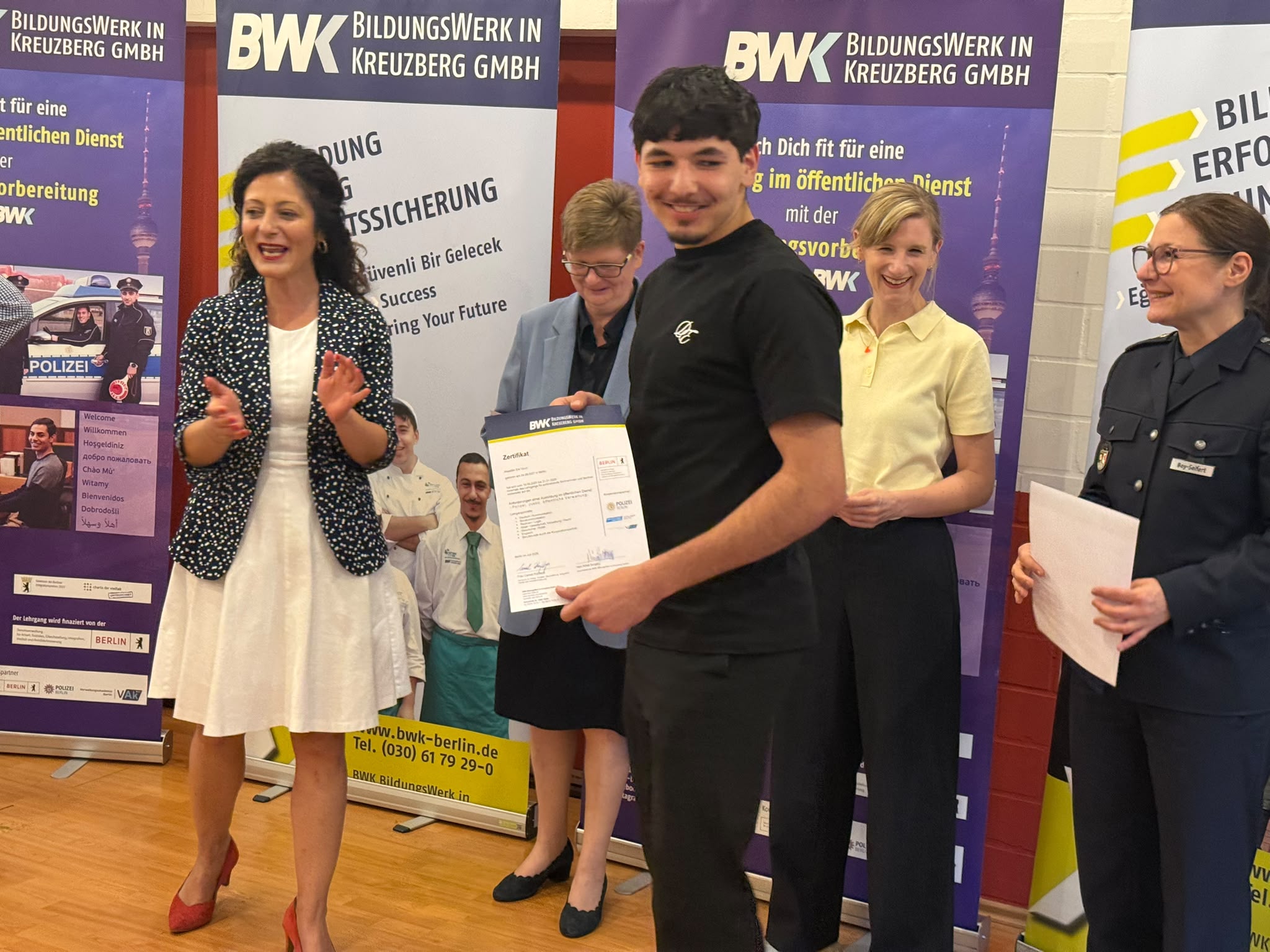 Youth Prepared for Public Service in Berlin Receive Certificates