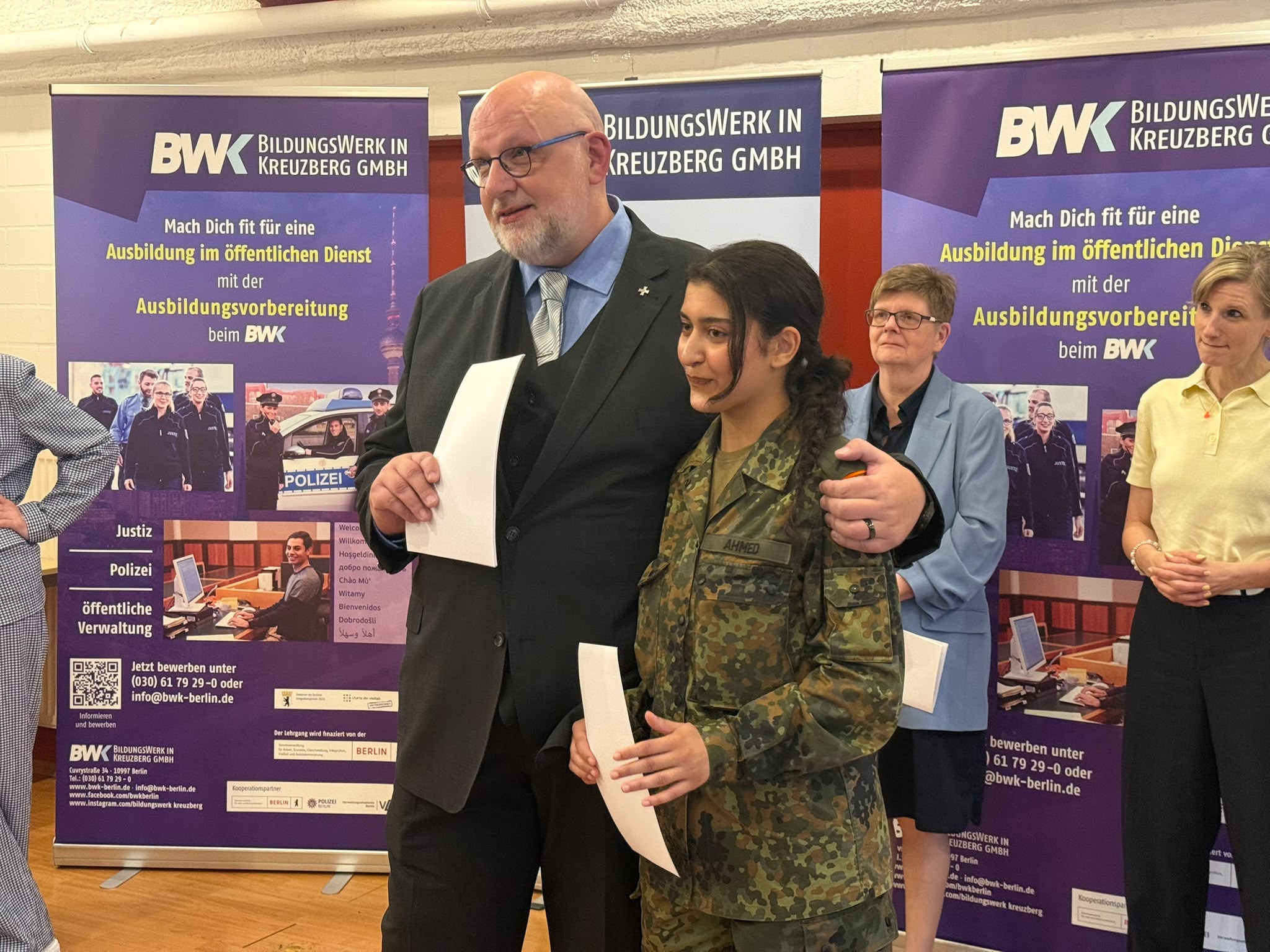 Youth Prepared for Public Service in Berlin Receive Certificates
