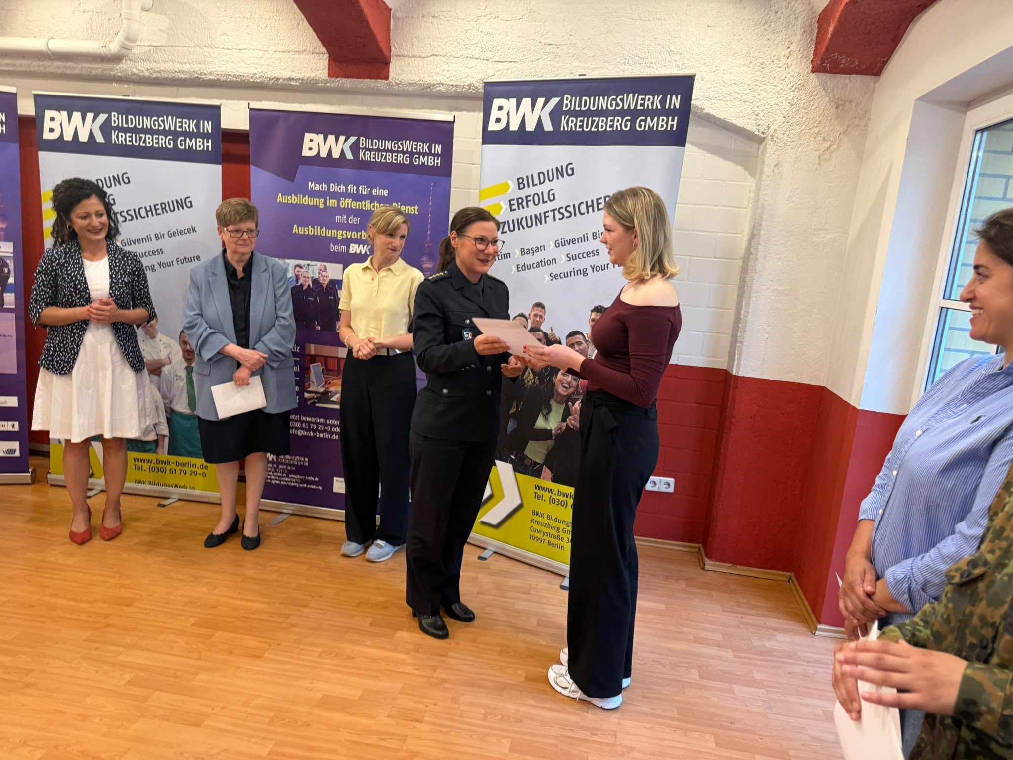 Youth Prepared for Public Service in Berlin Receive Certificates