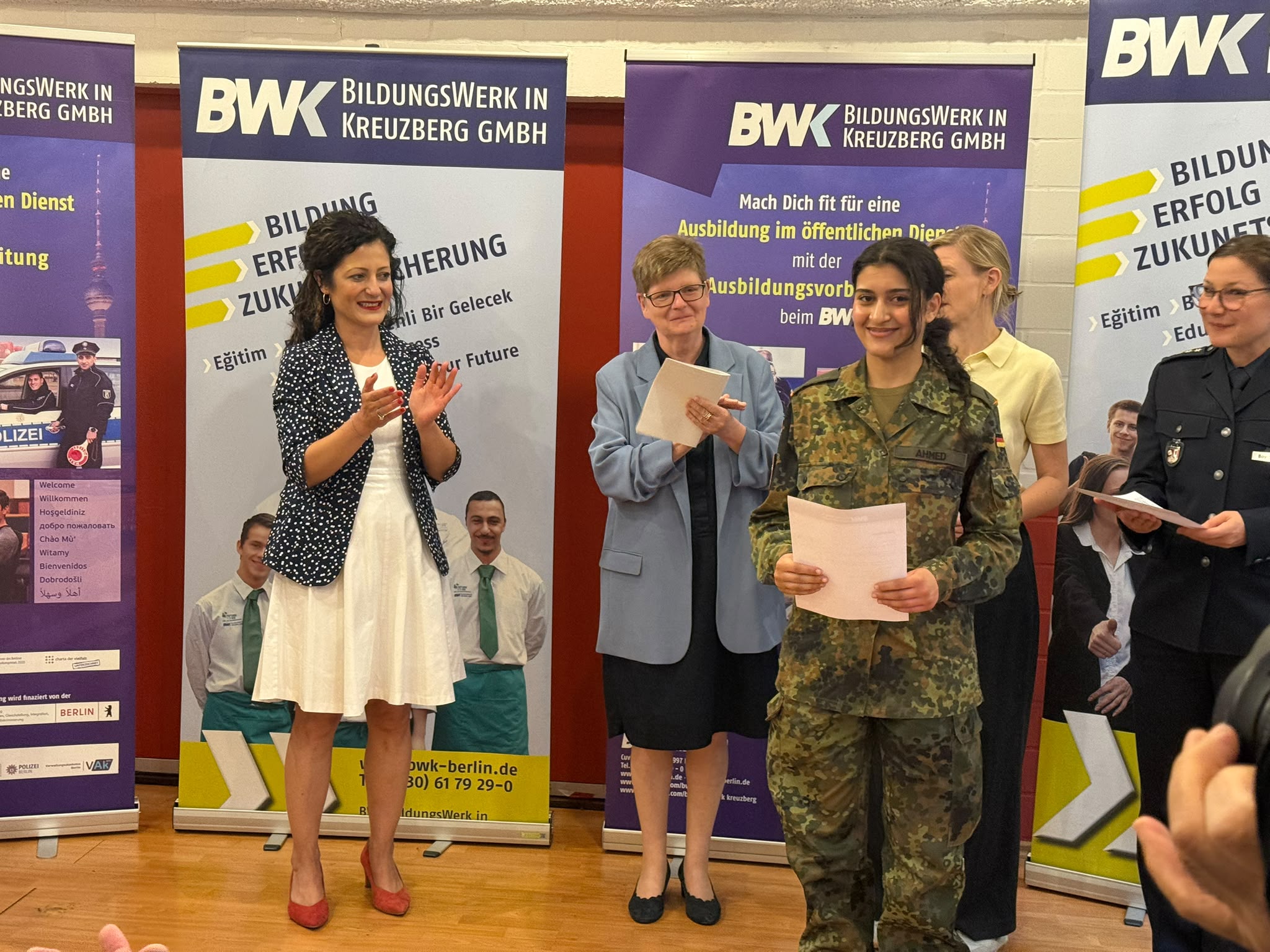 Youth Prepared for Public Service in Berlin Receive Certificates