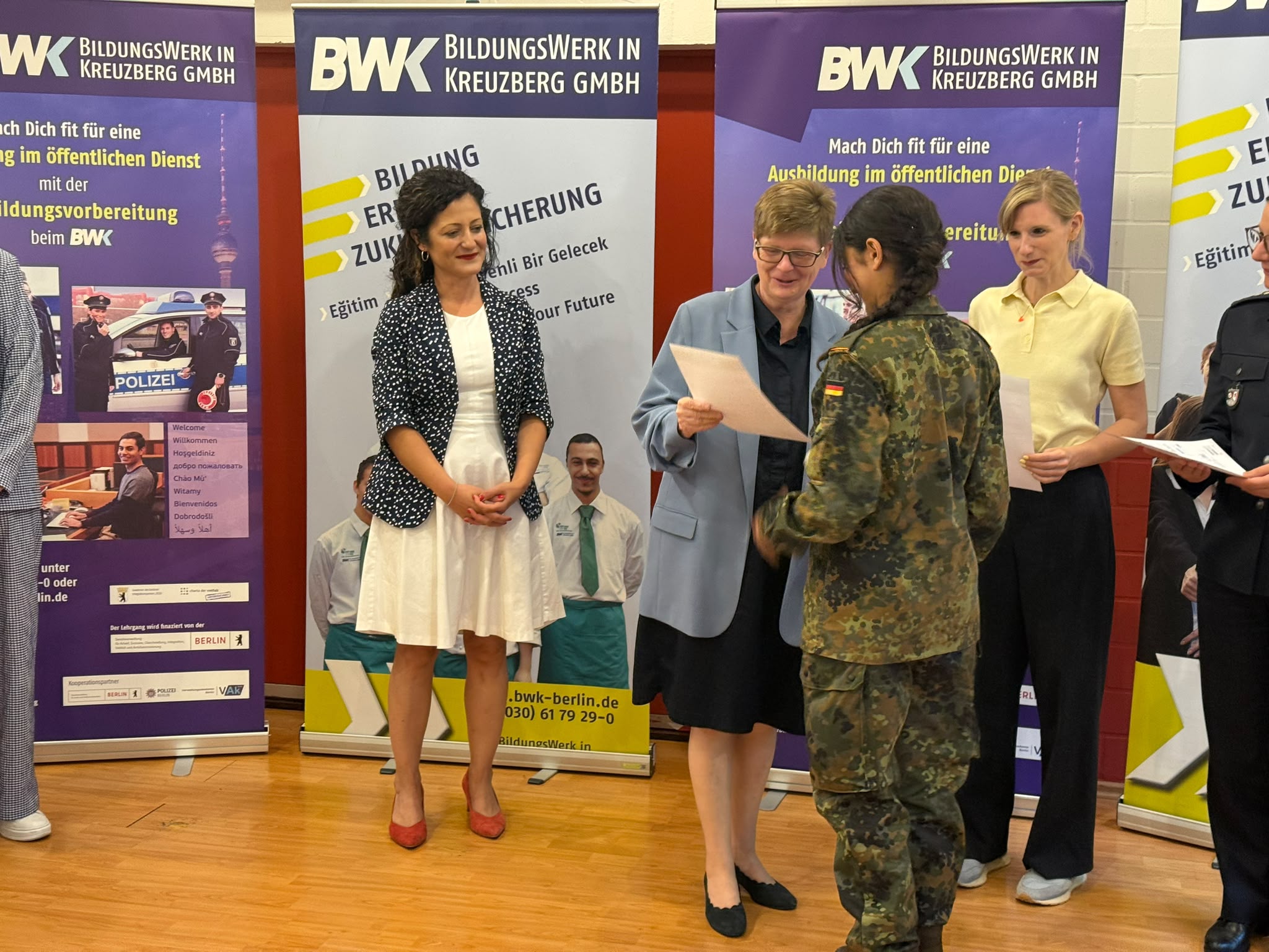 Youth Prepared for Public Service in Berlin Receive Certificates