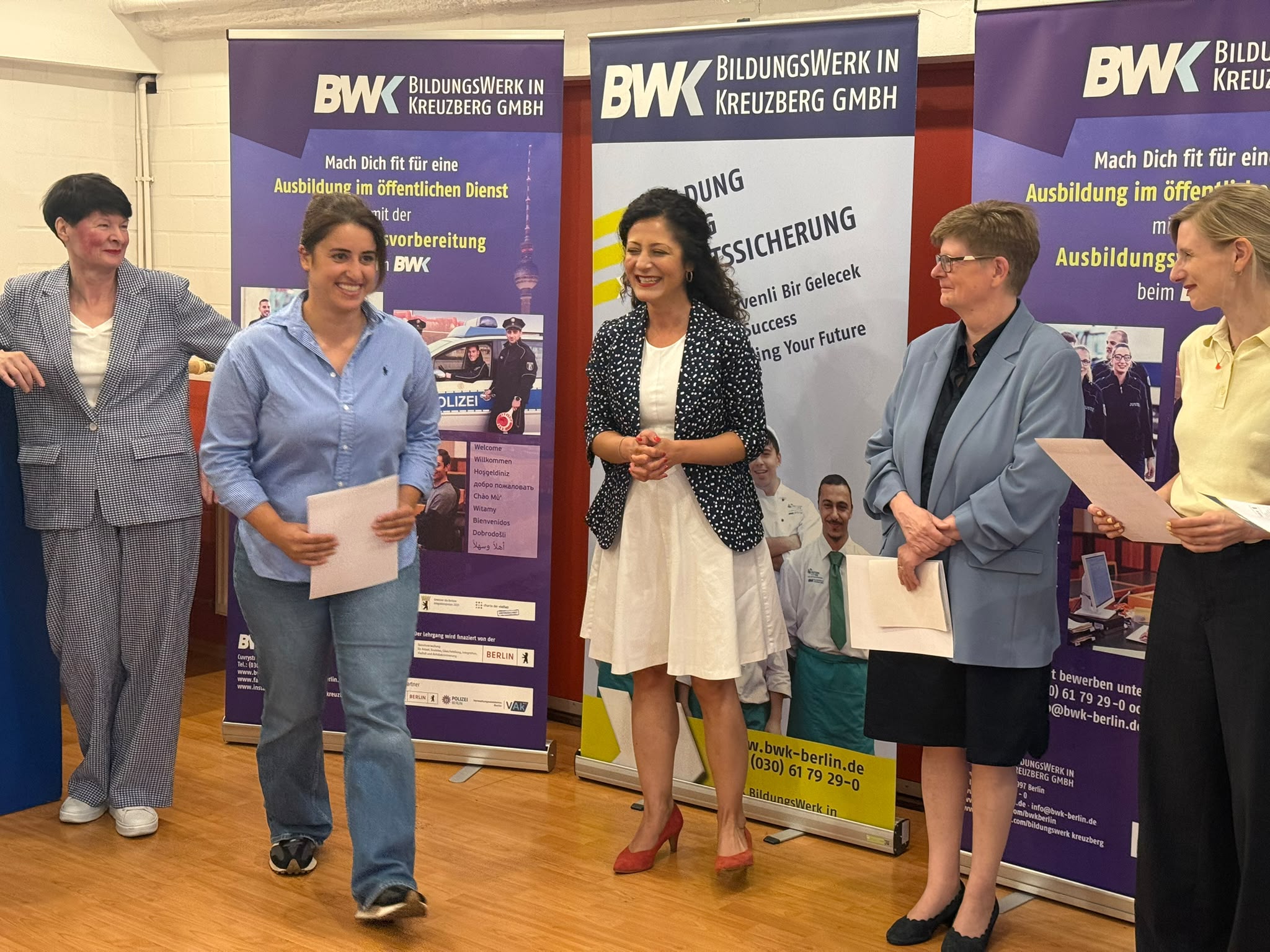 Youth Prepared for Public Service in Berlin Receive Certificates