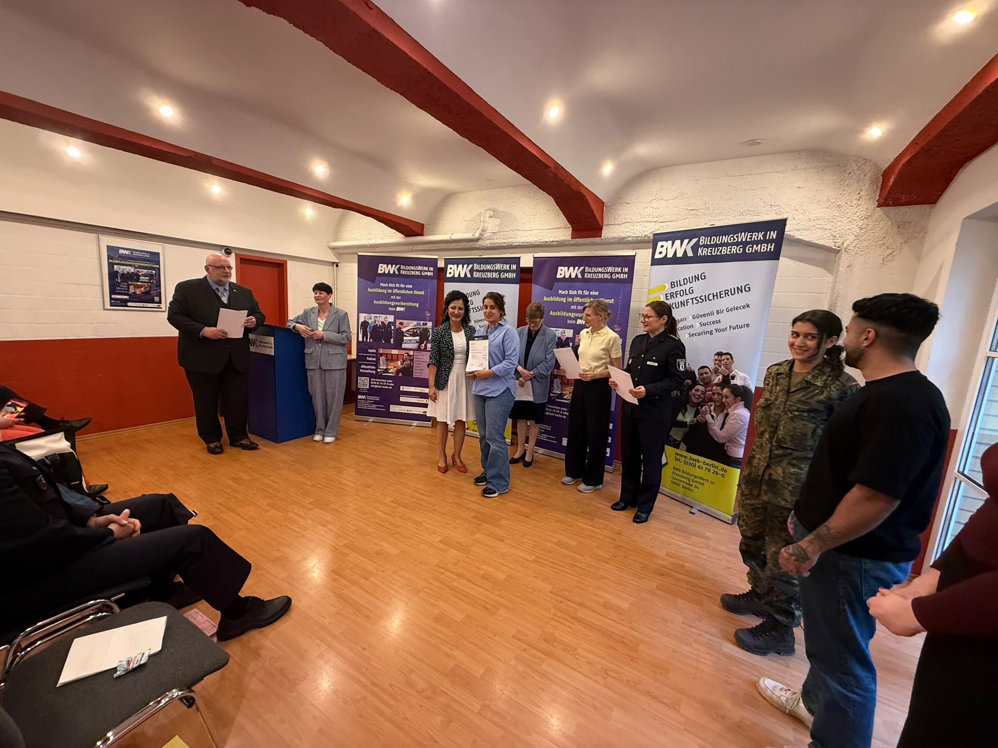 Youth Prepared for Public Service in Berlin Receive Certificates