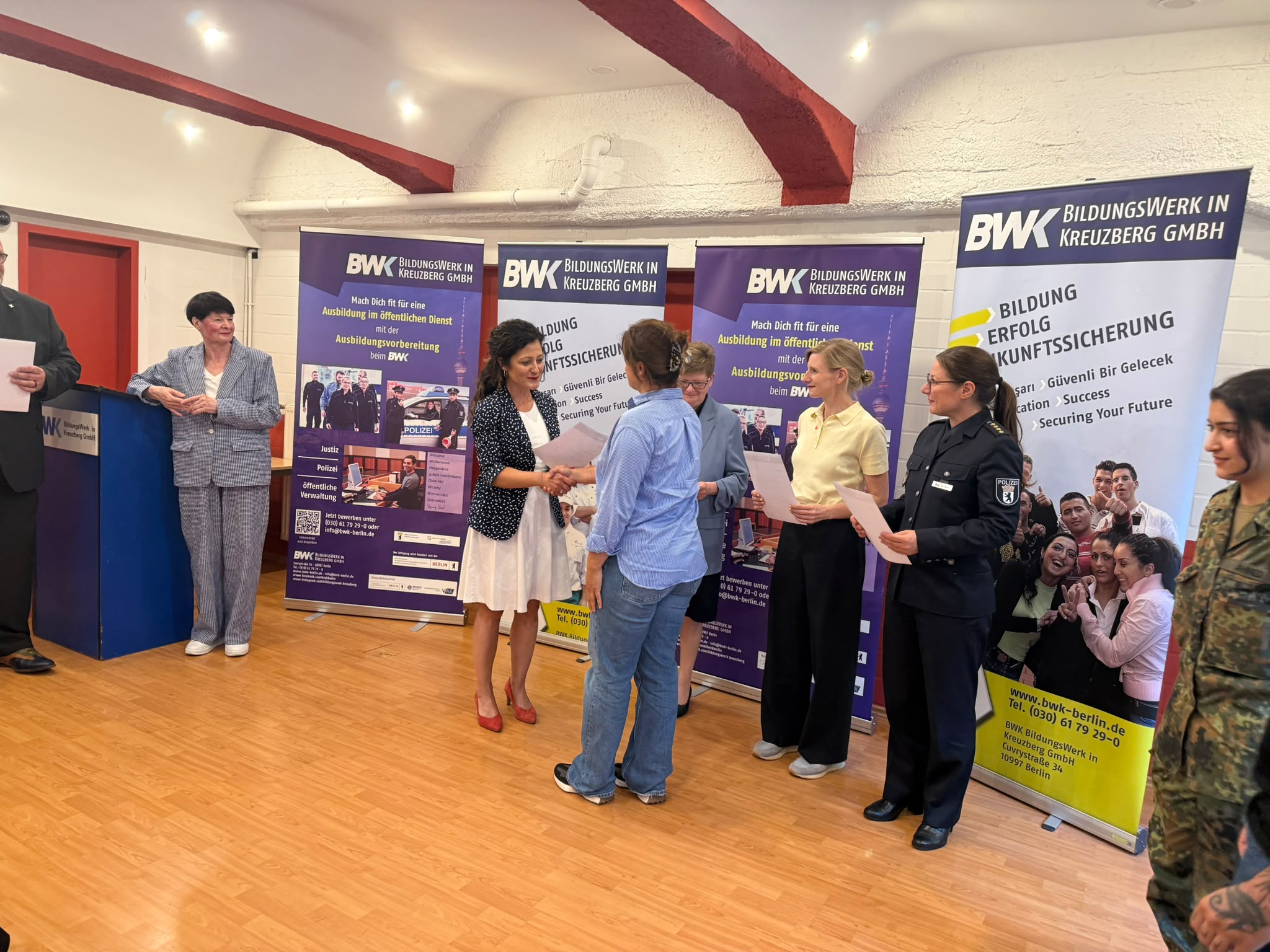 Youth Prepared for Public Service in Berlin Receive Certificates