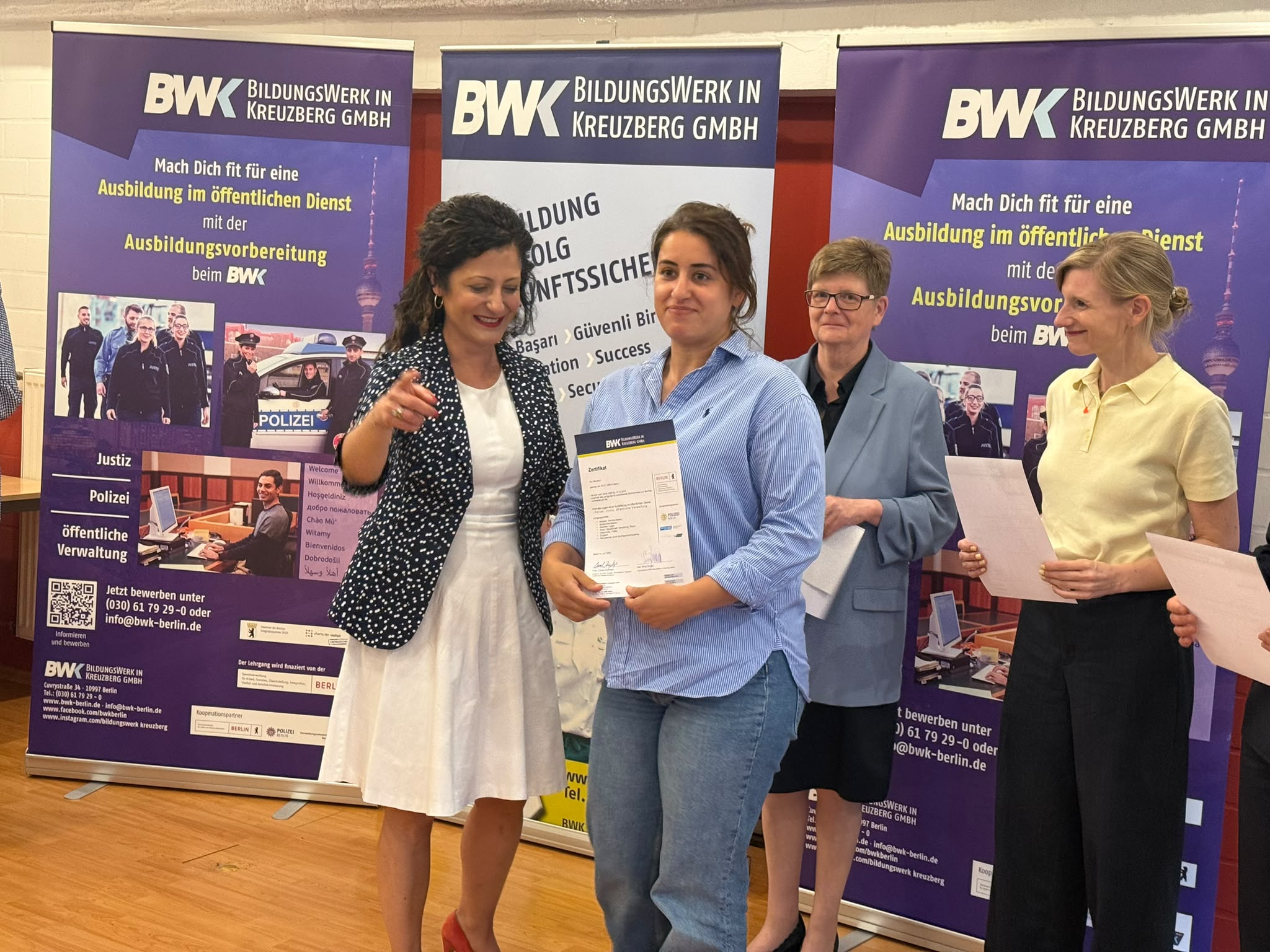 Youth Prepared for Public Service in Berlin Receive Certificates