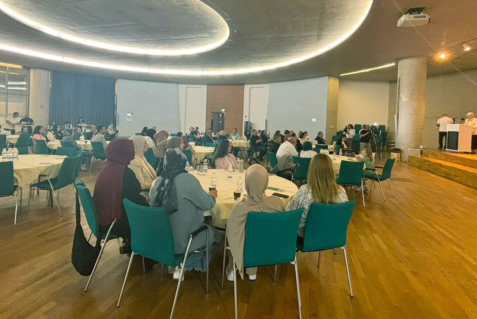 Köln'de koruyucu aileler buluştu: Bir yuva, bir umut