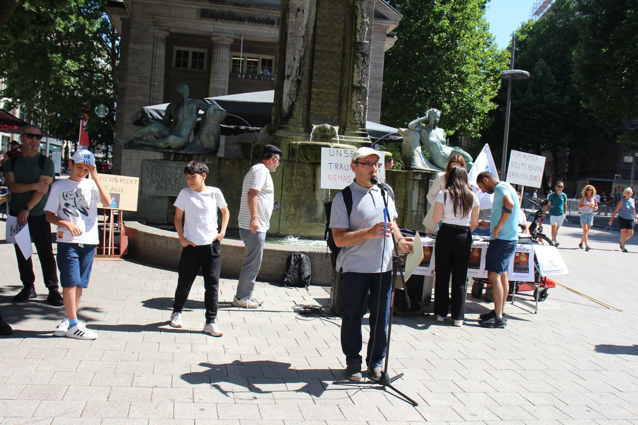 Solidaritätskundgebung für Deniz Göktaş in Hamburg