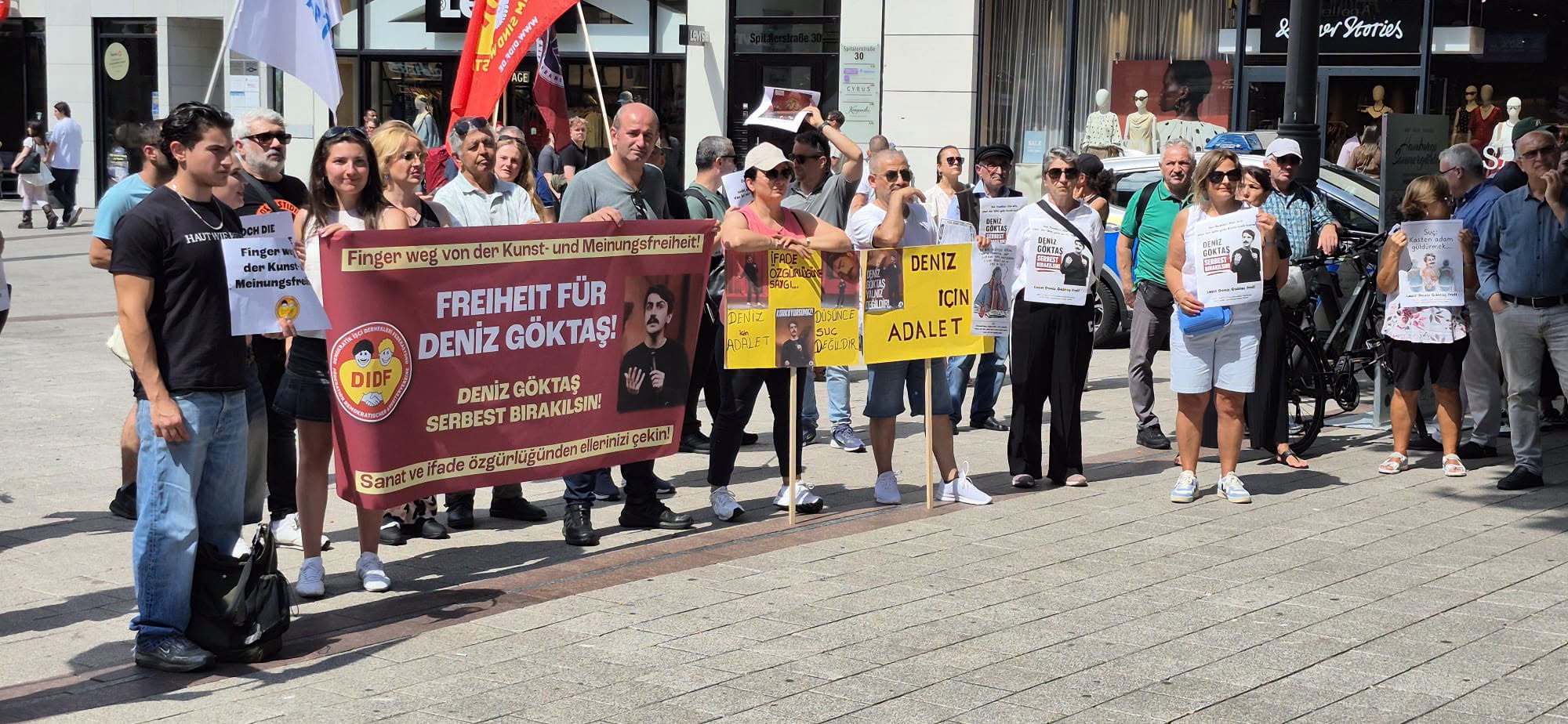 Solidaritätskundgebung für Deniz Göktaş in Hamburg