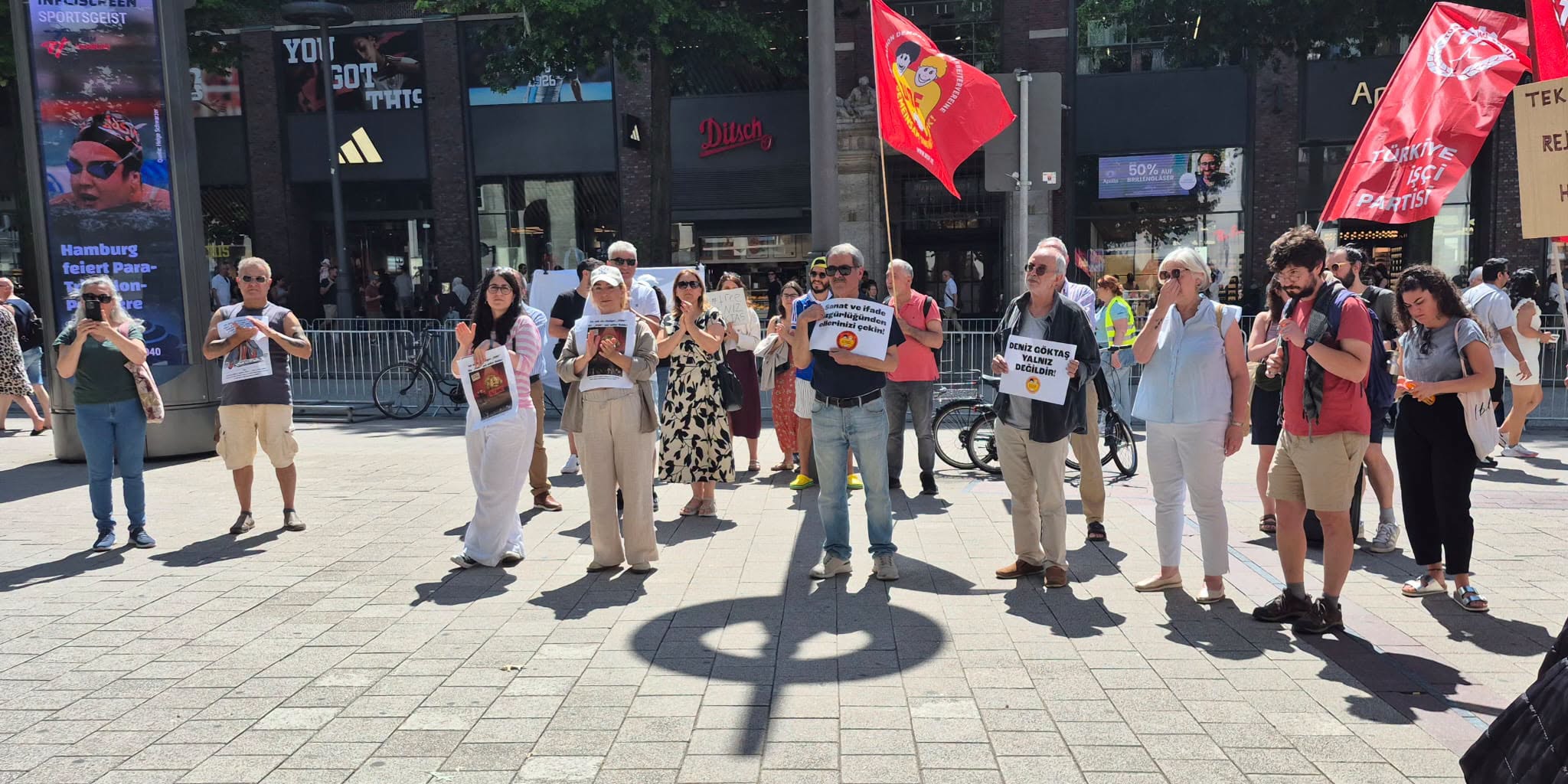 Solidaritätskundgebung für Deniz Göktaş in Hamburg
