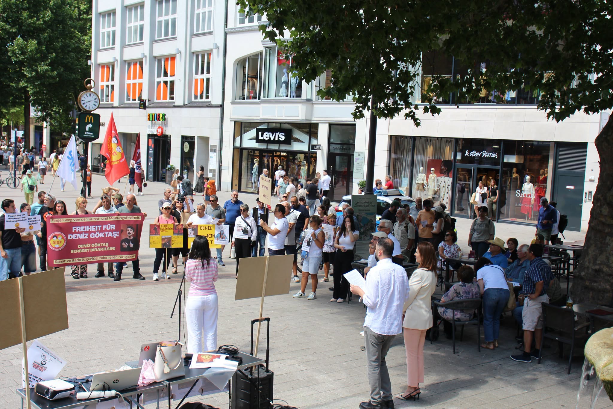 Solidaritätskundgebung für Deniz Göktaş in Hamburg