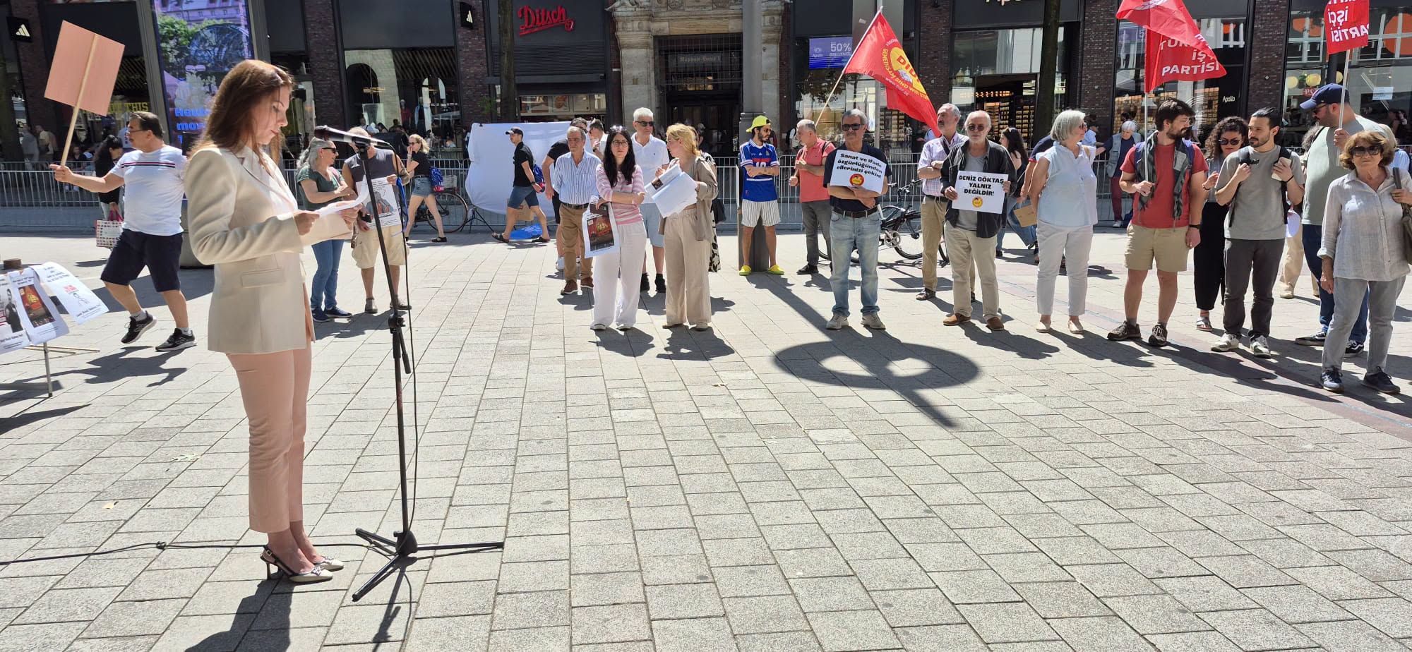 Solidaritätskundgebung für Deniz Göktaş in Hamburg