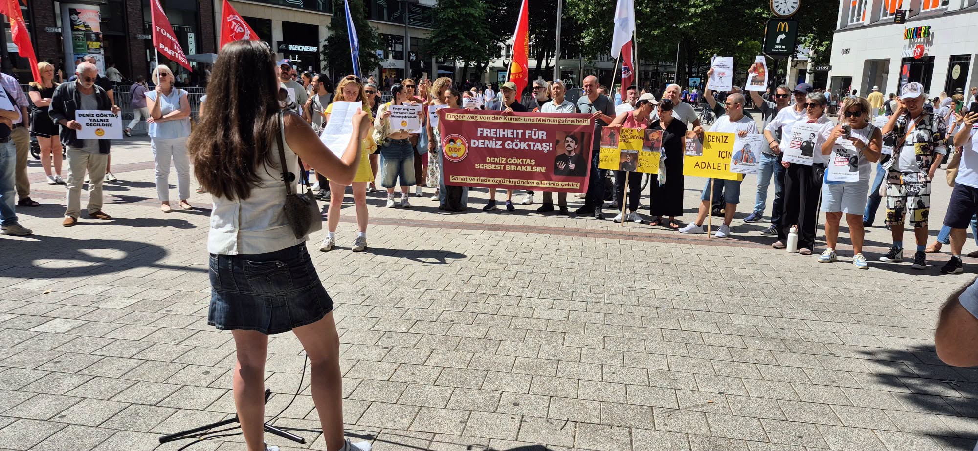 Solidaritätskundgebung für Deniz Göktaş in Hamburg