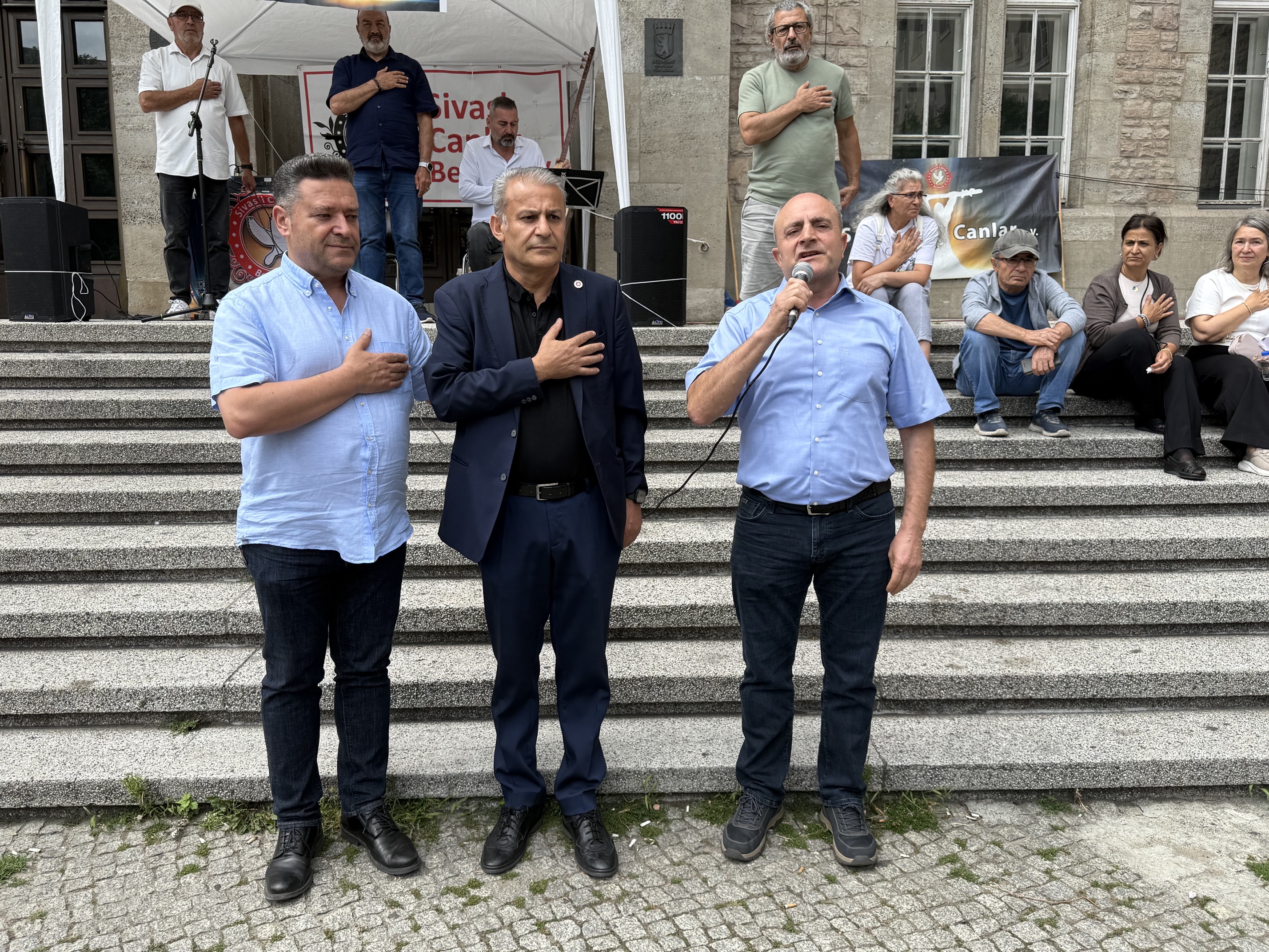 Berlin'de Aşure Lokması: Sivaslı Canlar'dan Birlik Mesajı