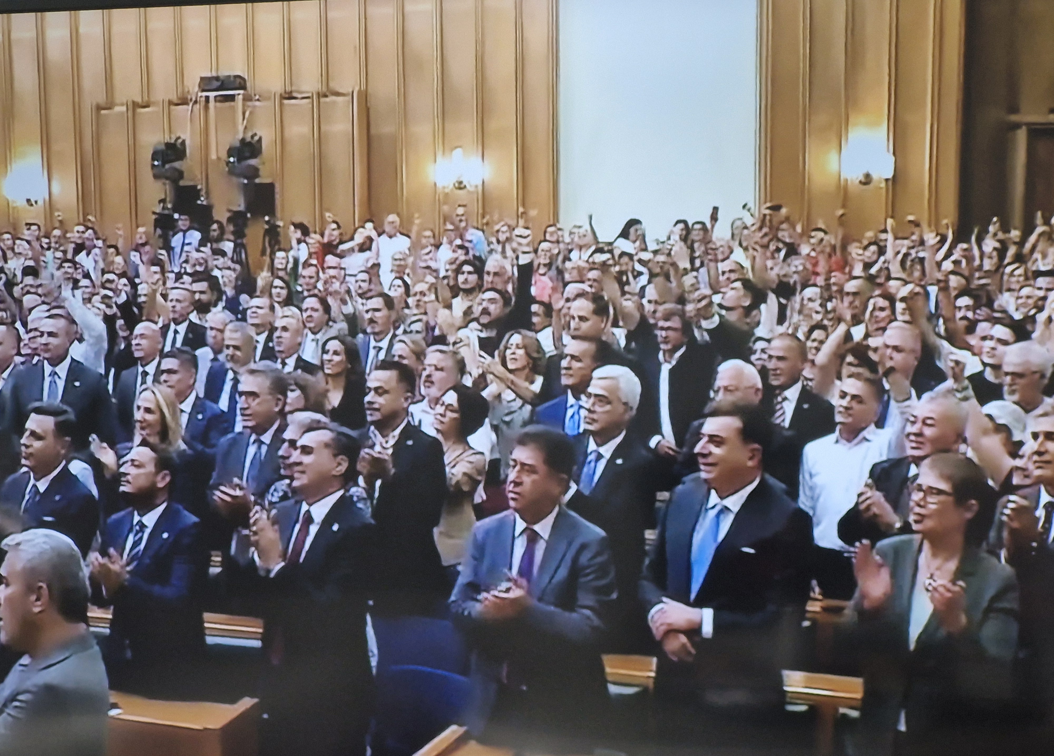 Özgür Özel: "Her Son Yeni Bir Başlangıçtır"