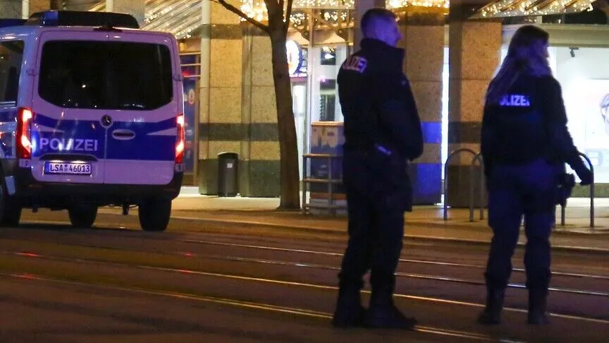 Berlin "Onur Yürüyüşü"nde araç kalabalığa daldı: 1 ölü, çok sayıda yaralı var