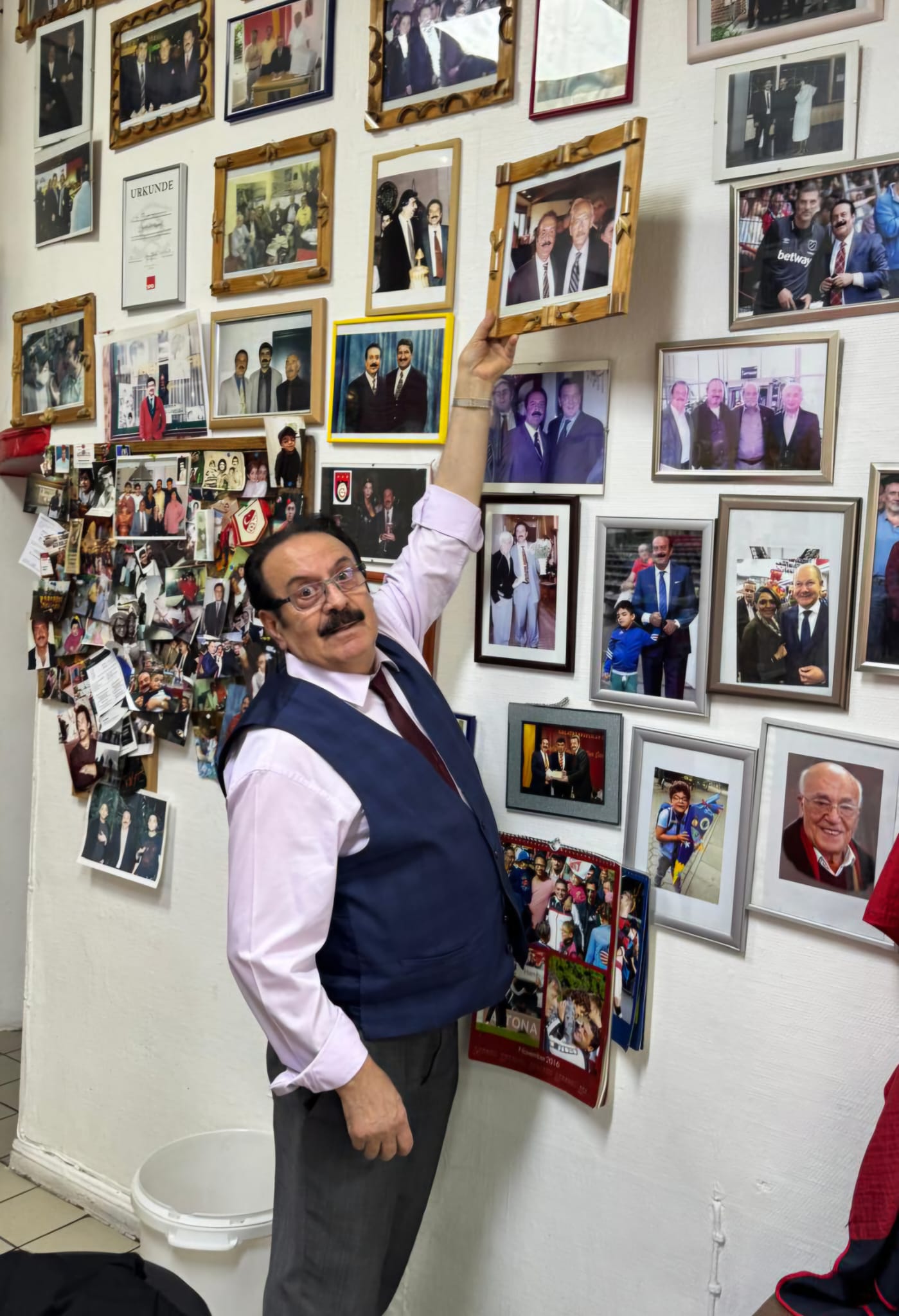 "Hamburg Muhtarı" Behçet Algan, CHP'den istifa etti