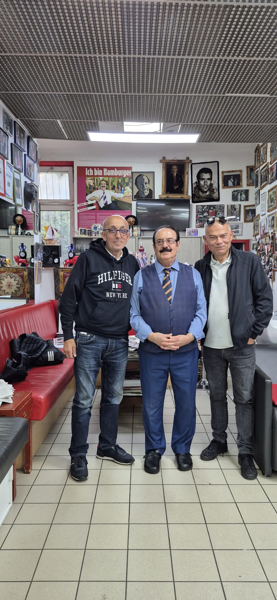 "Hamburg Muhtarı" Behçet Algan, CHP'den istifa etti