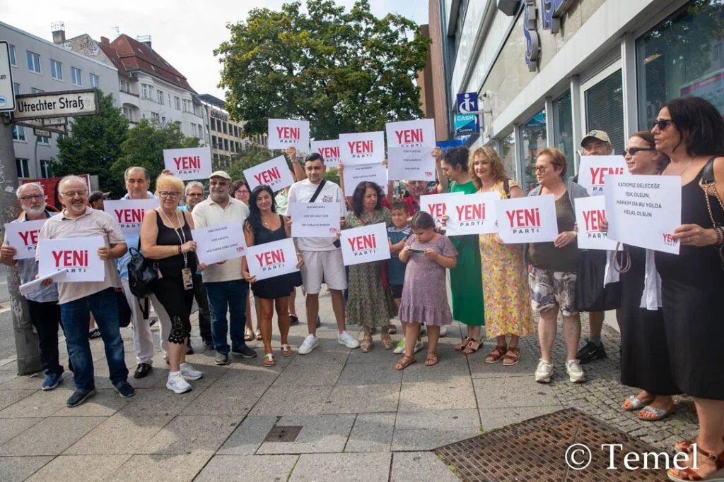 Berlin’de Yeni Parti için düzenlenen bağış kampanyasında 2 bin 600 avro toplandı
