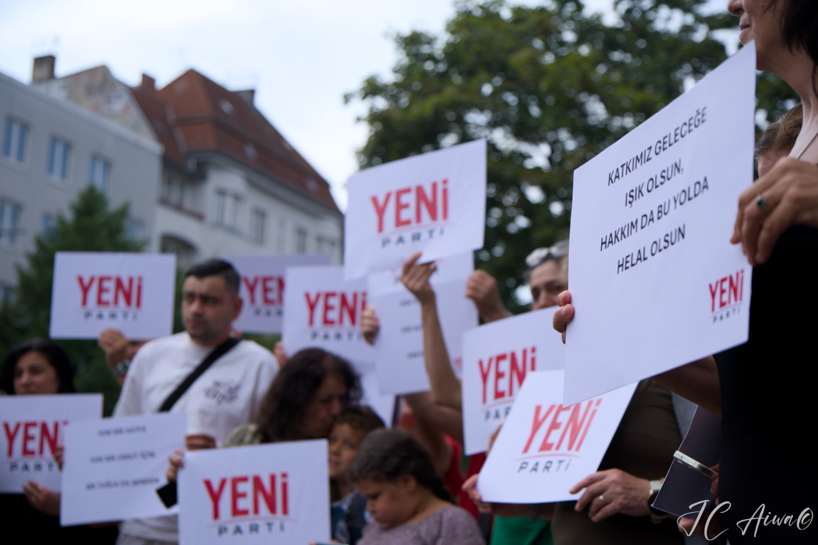 Kenan Kolat: Yeni Parti için Berlin'de 2.600 avro toplandı