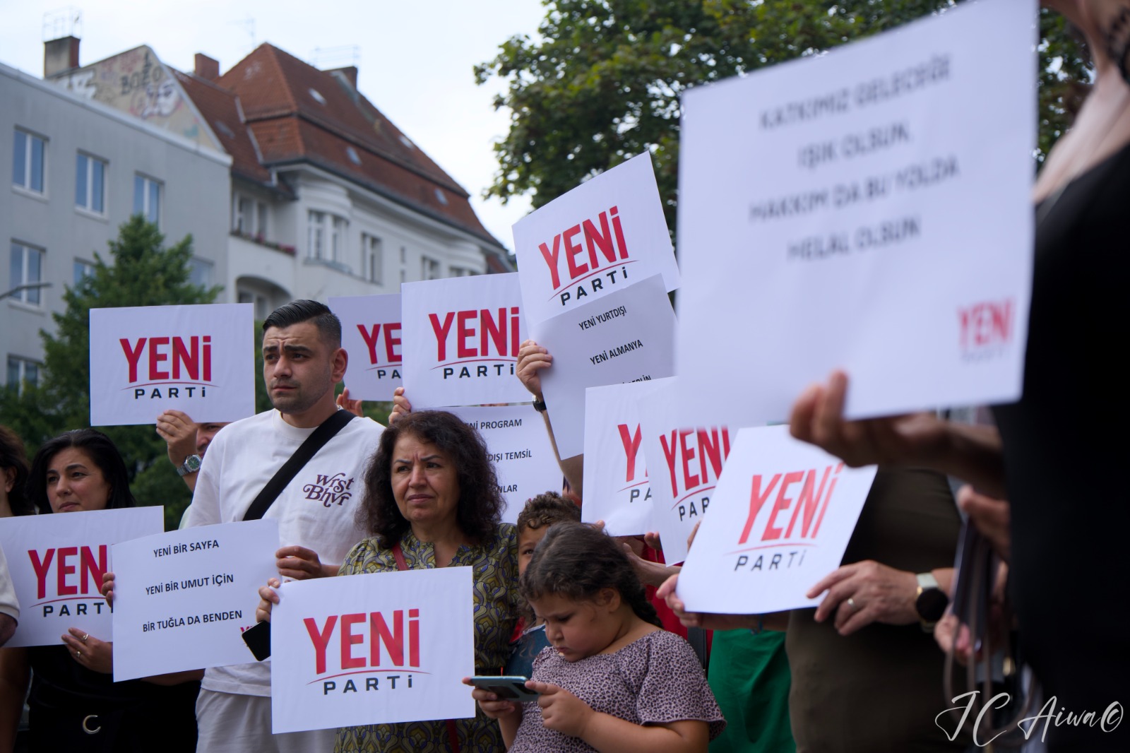 Kenan Kolat: Yeni Parti için Berlin'de 2.600 avro toplandı