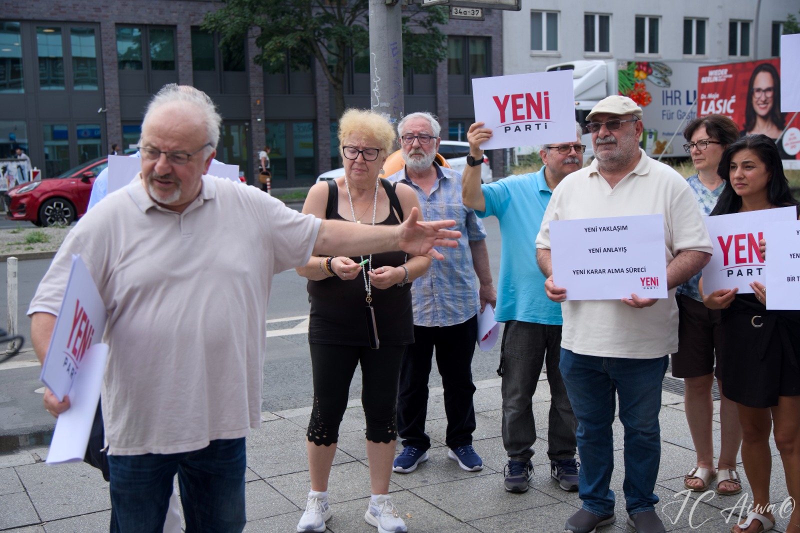 Kenan Kolat: Yeni Parti için Berlin'de 2.600 avro toplandı