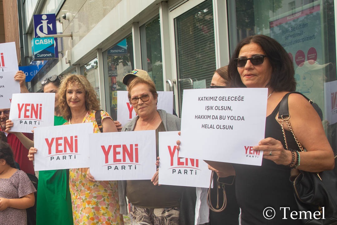 Kenan Kolat: Yeni Parti için Berlin'de 2.600 avro toplandı